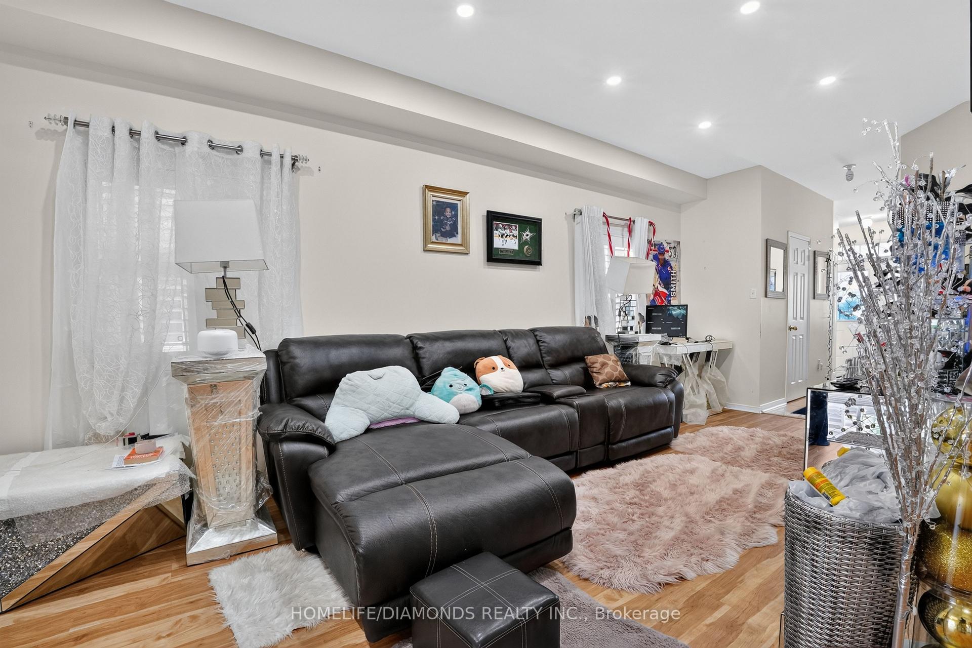 Photo 11 of 58 Fandango Drive, Brampton, Credit Valley — HOMEH