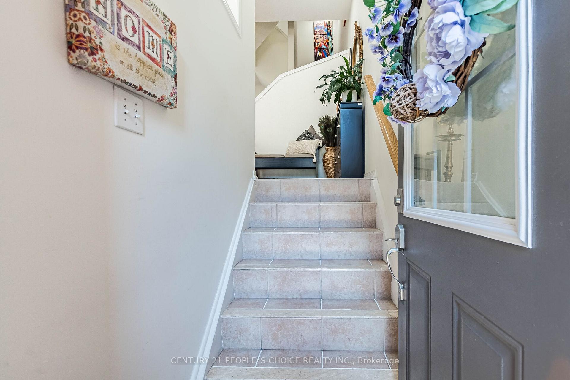 Photo 3 of Unit 29, 435 Hensall Circle, Mississauga, Cooksville — HOMEH