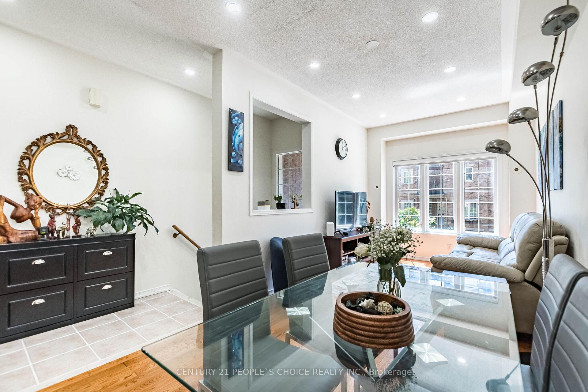 Photo 4 of Unit 29, 435 Hensall Circle, Mississauga, Cooksville — HOMEH