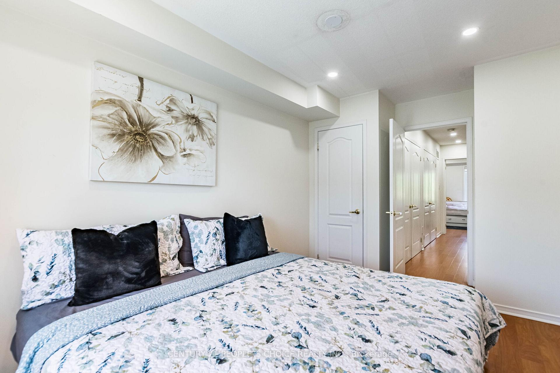 Photo 34 of Unit 29, 435 Hensall Circle, Mississauga, Cooksville — HOMEH