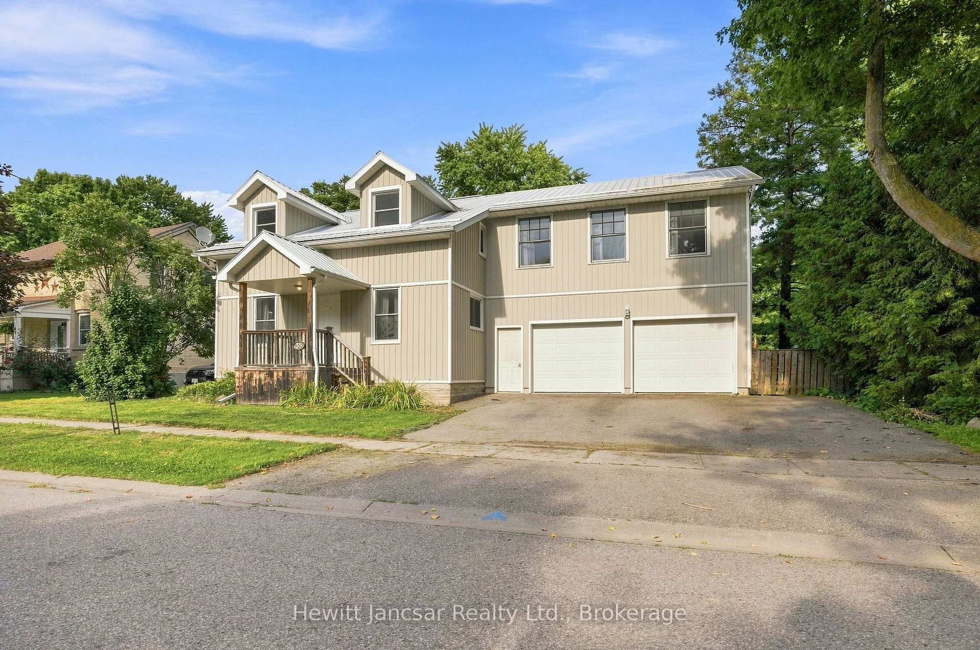 Photo of 35 William Street N
