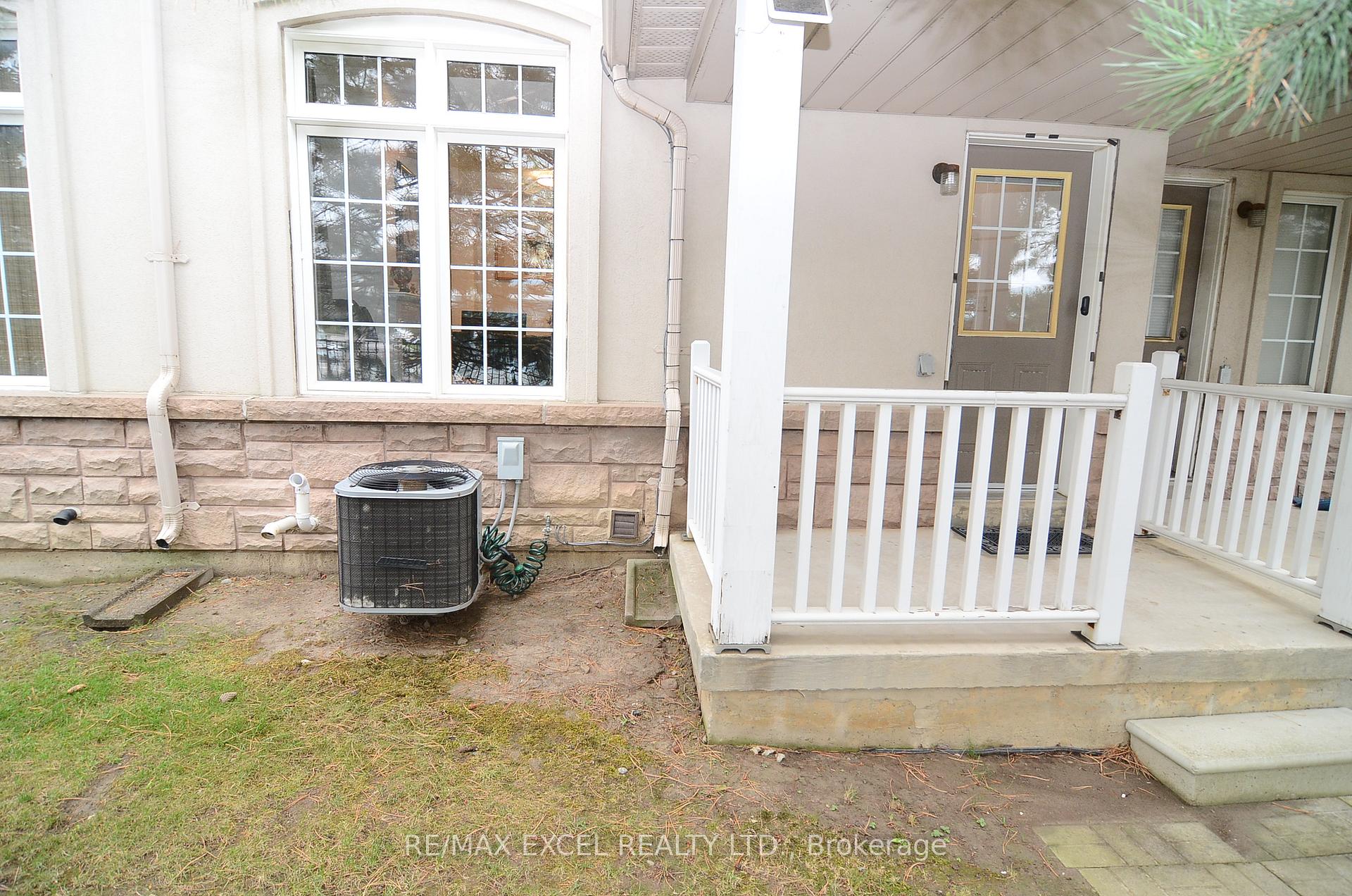 Photo 2 of Unit 21, 10 Post Oak Drive, Richmond Hill, Jefferson — HOMEH