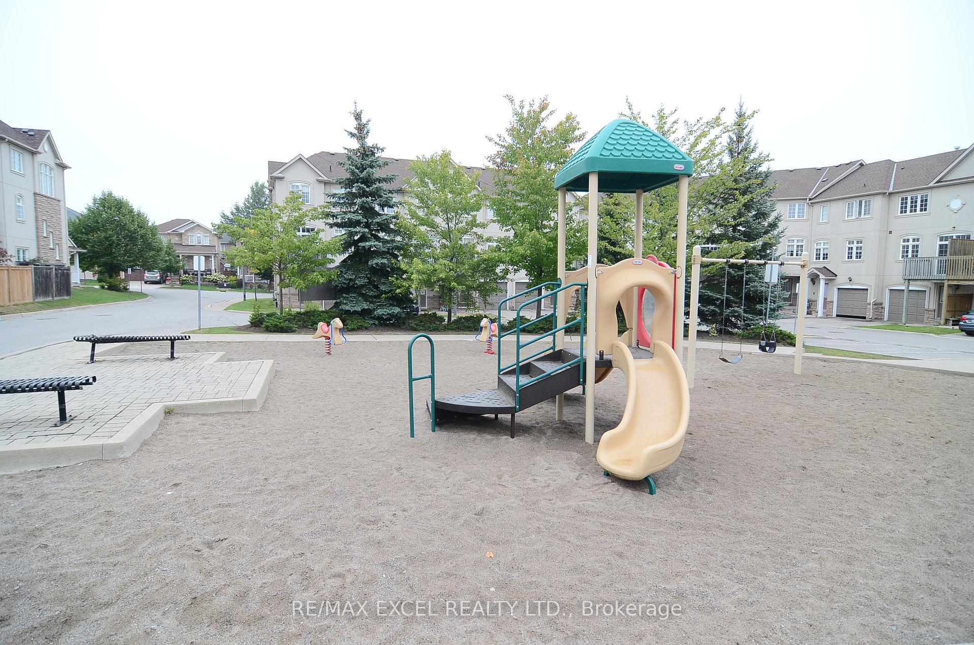 Photo 18 of Unit 21, 10 Post Oak Drive, Richmond Hill, Jefferson — HOMEH