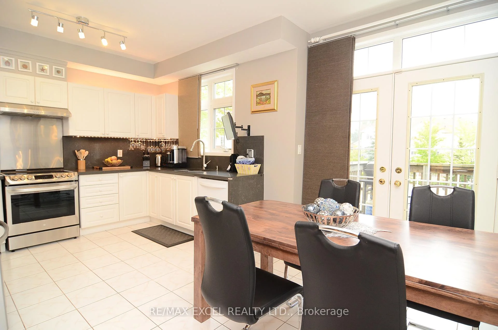Photo 3 of Unit 21, 10 Post Oak Drive, Richmond Hill, Jefferson — HOMEH