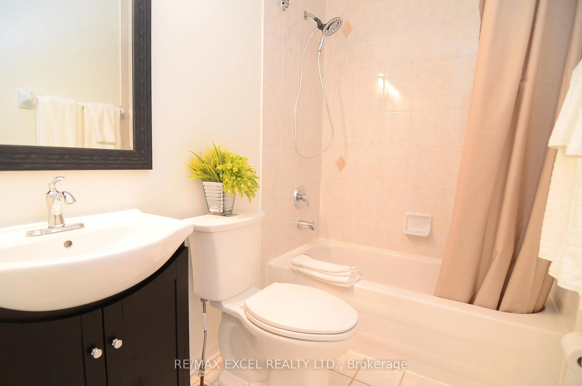 Photo 10 of Unit 21, 10 Post Oak Drive, Richmond Hill, Jefferson — HOMEH