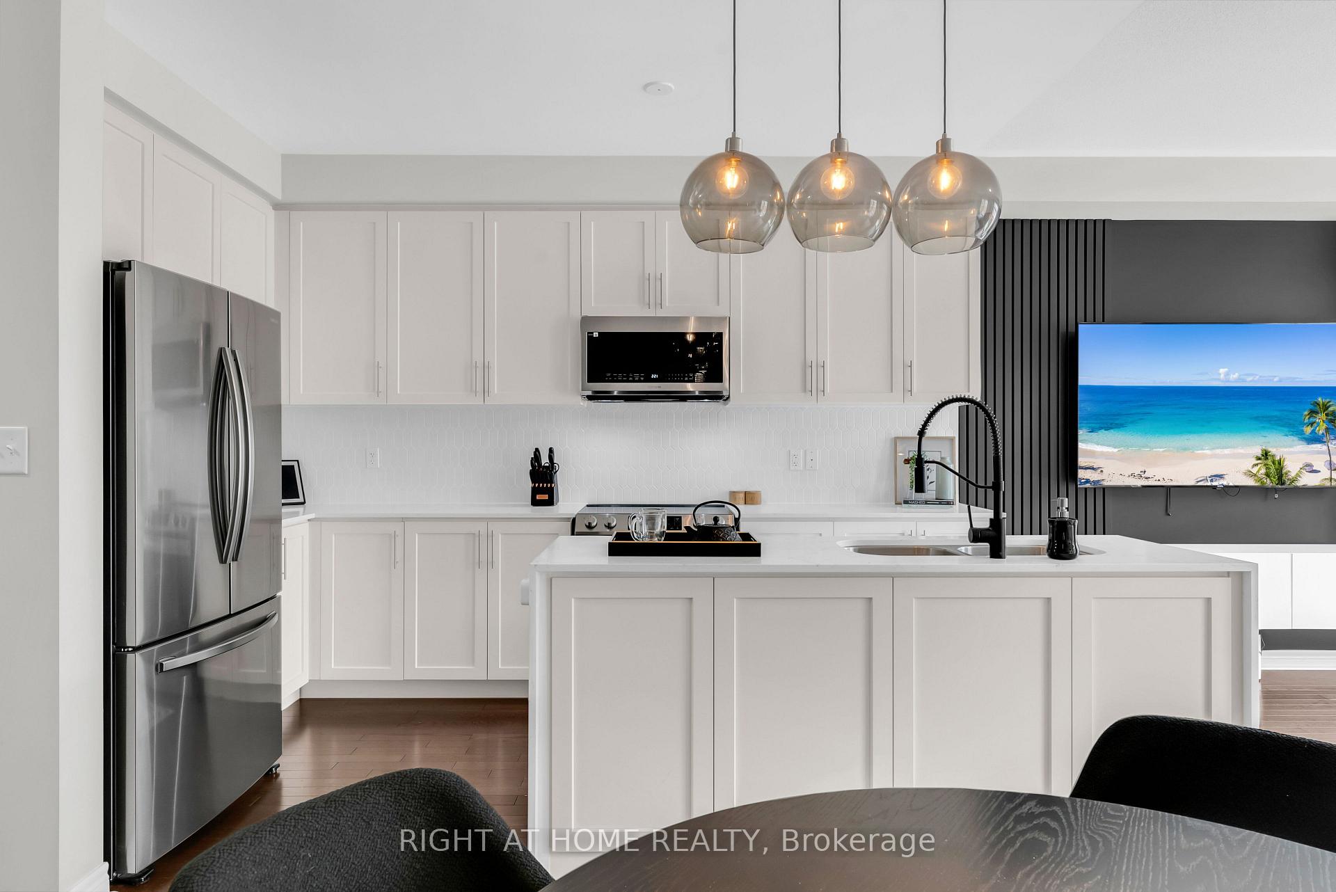 Photo 12 of 36 Matterhorn Road, Brampton, Northwest Brampton — HOMEH