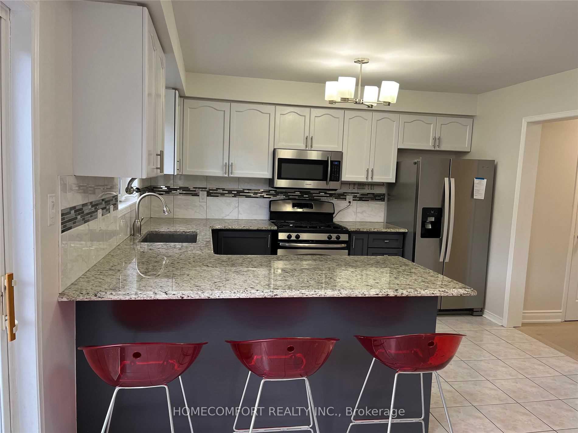 Photo 4 of 95 Ferncliffe Crescent, Markham, Cedarwood — HOMEH