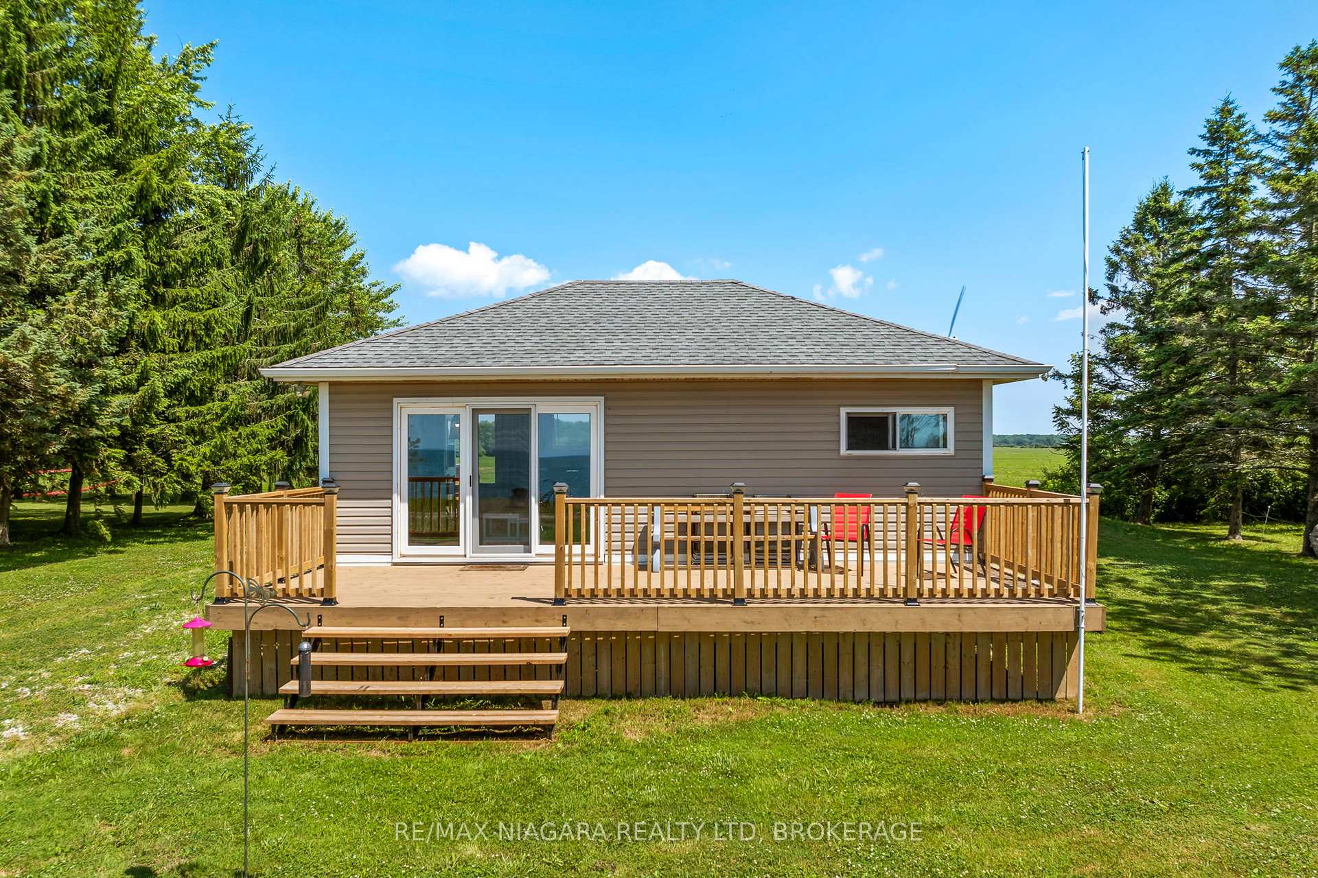 Photo 3 of 45 Erie Heights Line, Haldimand, Dunnville — HOMEH