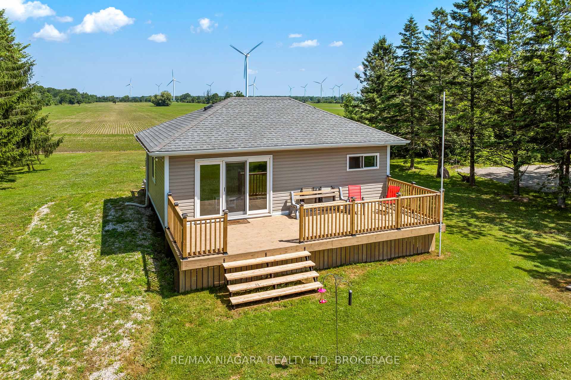 Photo 4 of 45 Erie Heights Line, Haldimand, Dunnville — HOMEH