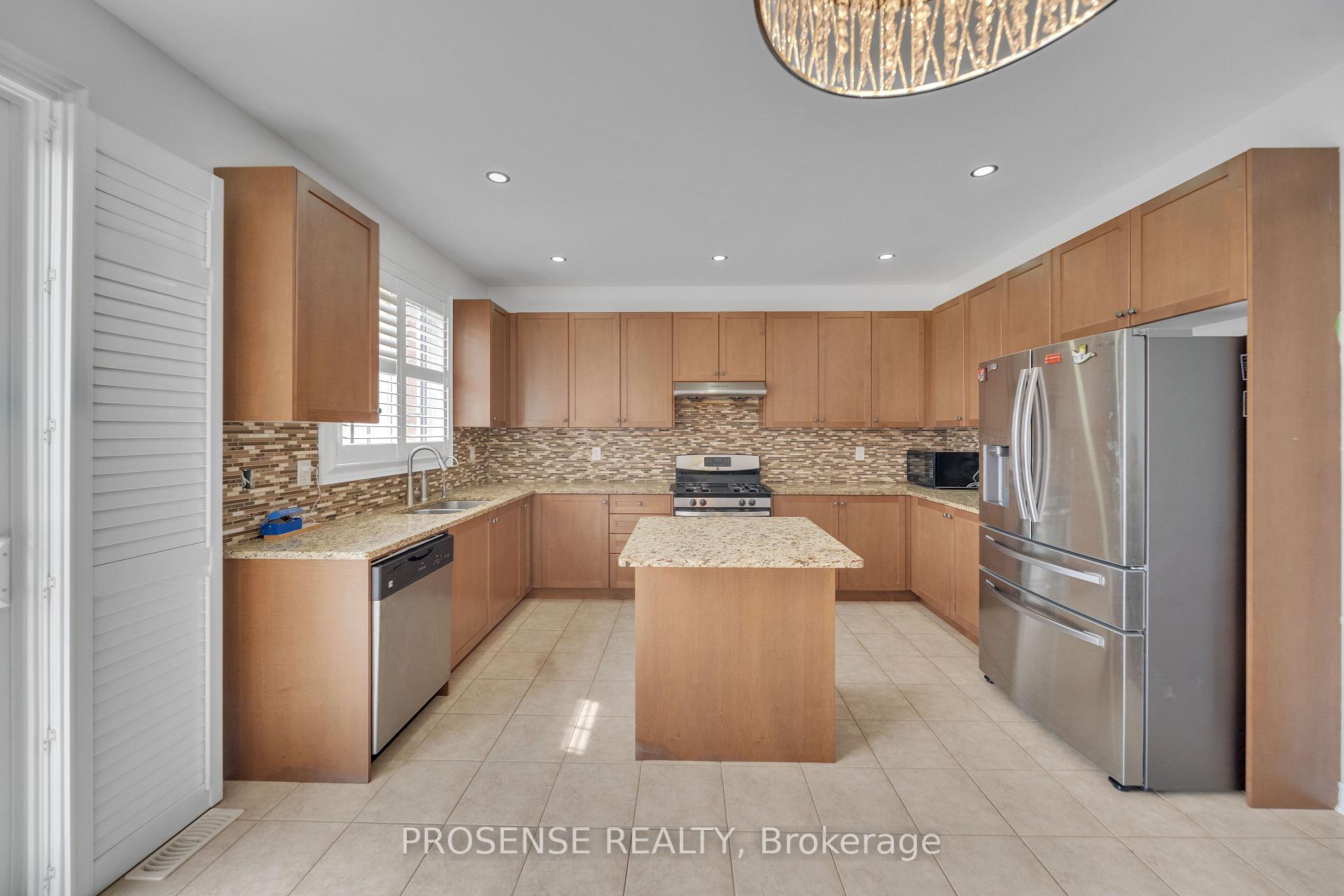Photo 6 of 2 Timbercove Road, Brampton, Credit Valley — HOMEH