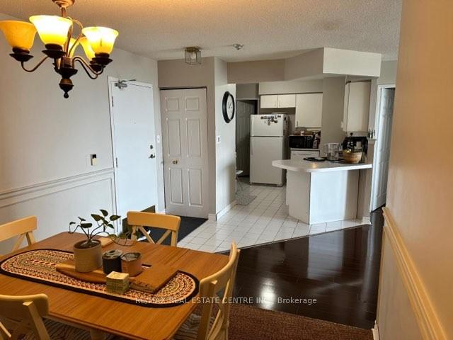 Photo 4 of Unit 812, 3605 Kariya Drive S, Mississauga, City Centre — HOMEH