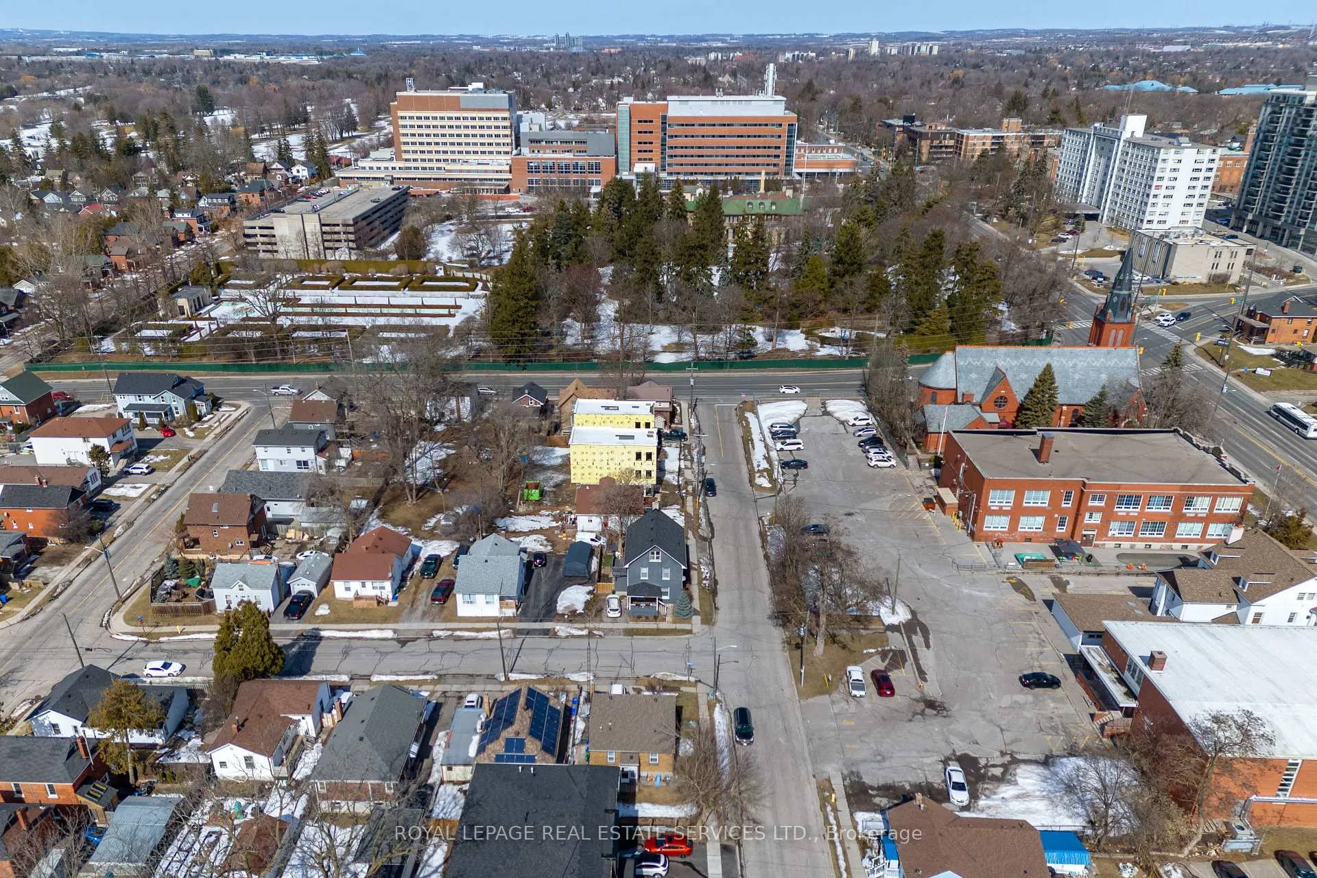 Photo 2 of 34 Elgin Street W, Oshawa, O'Neill — HOMEH