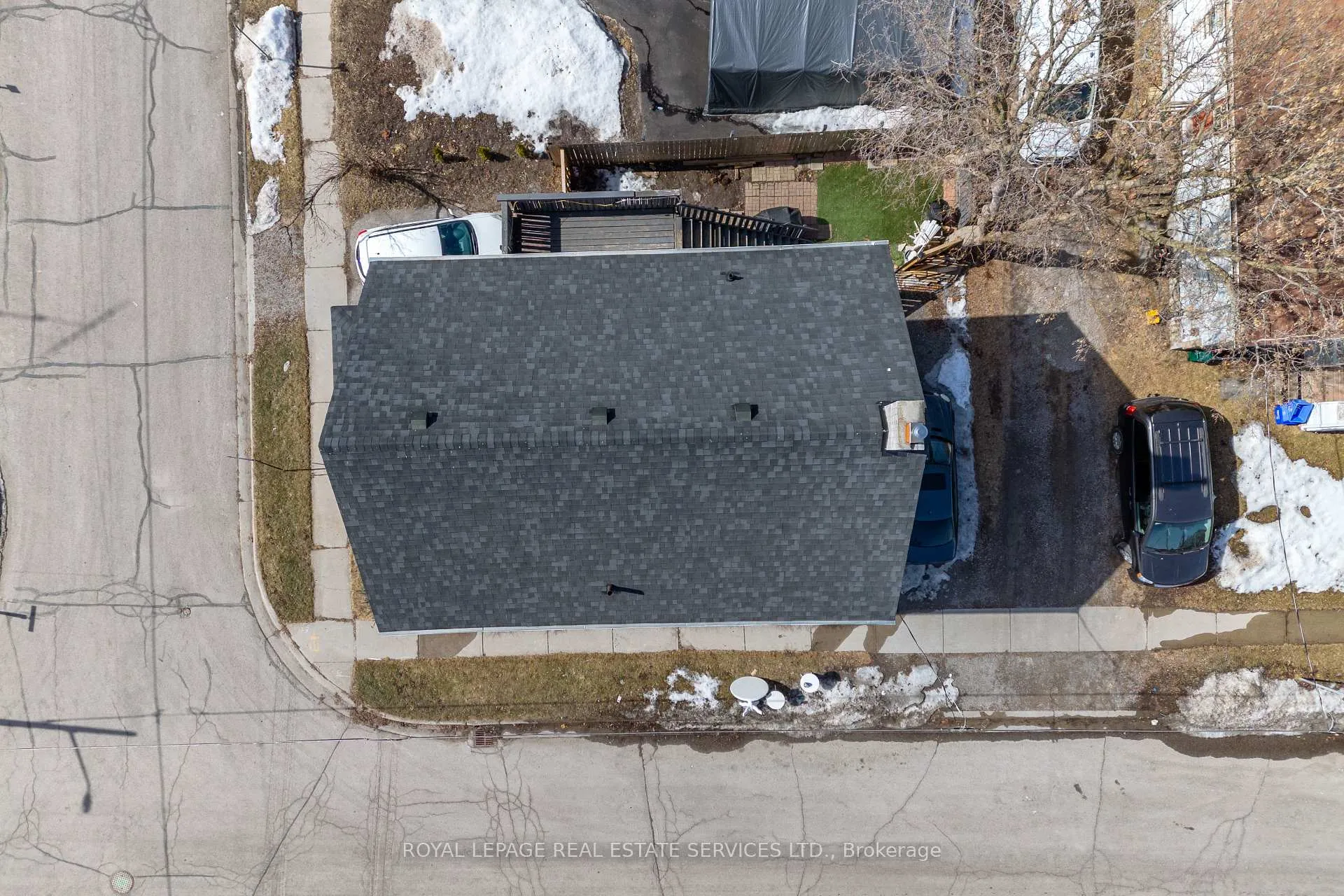 Photo 9 of 34 Elgin Street W, Oshawa, O'Neill — HOMEH