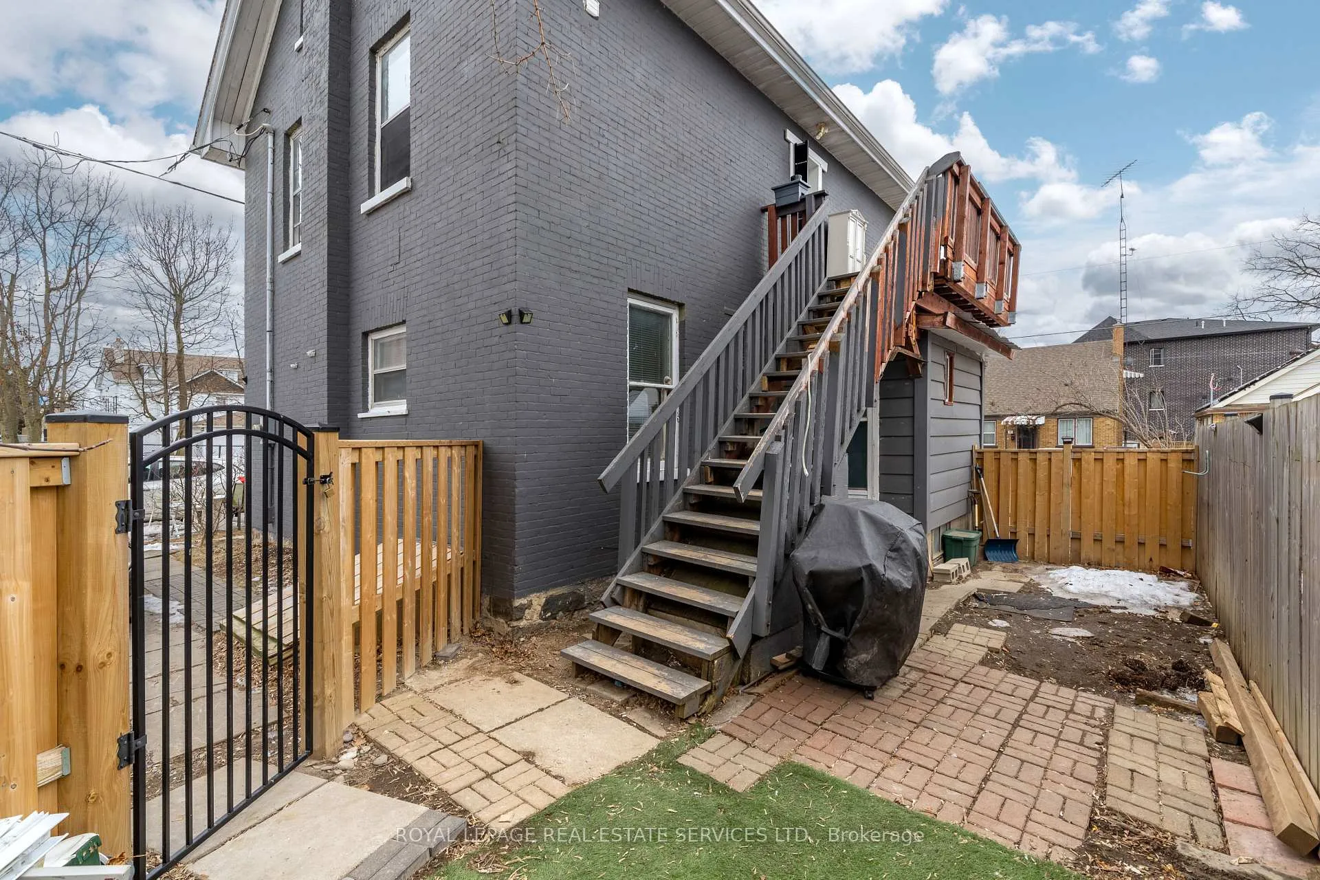 Photo 28 of 34 Elgin Street W, Oshawa, O'Neill — HOMEH