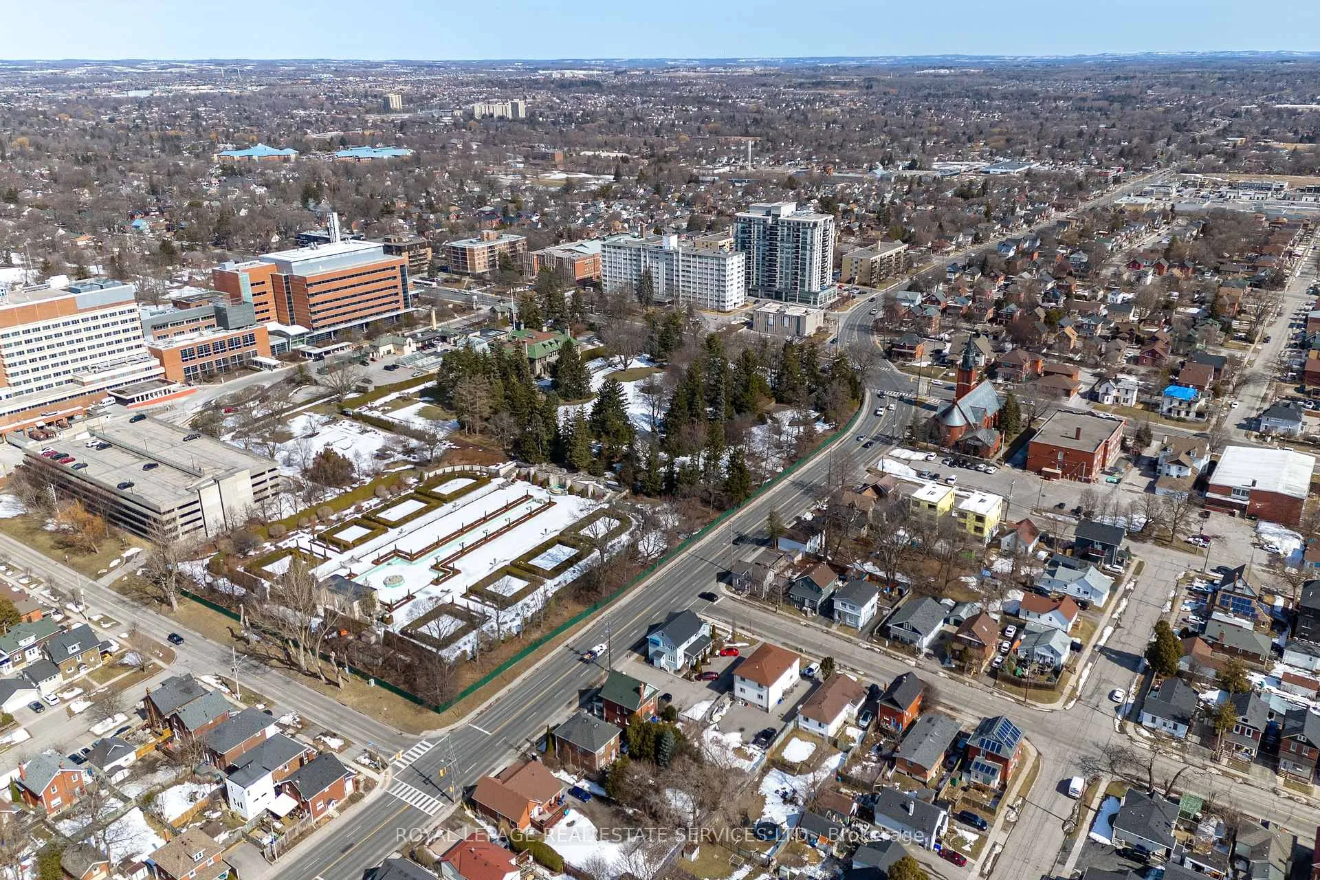 Photo 42 of 34 Elgin Street W, Oshawa, O'Neill — HOMEH