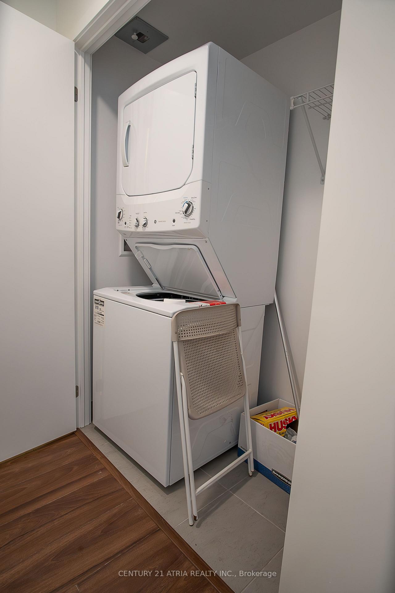 Photo 6 of Unit 1405, 4065 Confederation Parkway, Mississauga, City Centre — HOMEH