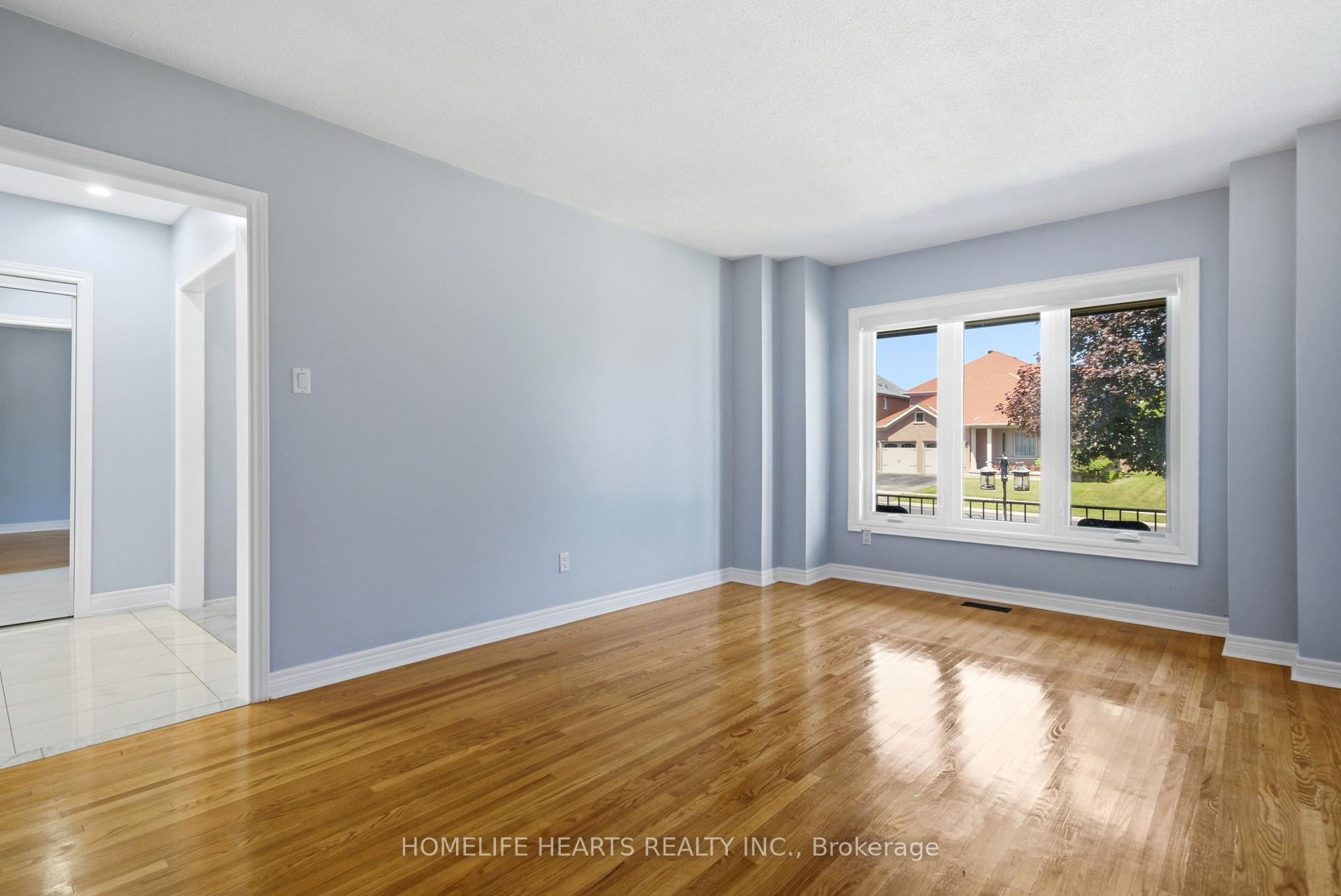 Photo 7 of 62 Boxwood Crescent, Markham, Rouge Fairways — HOMEH