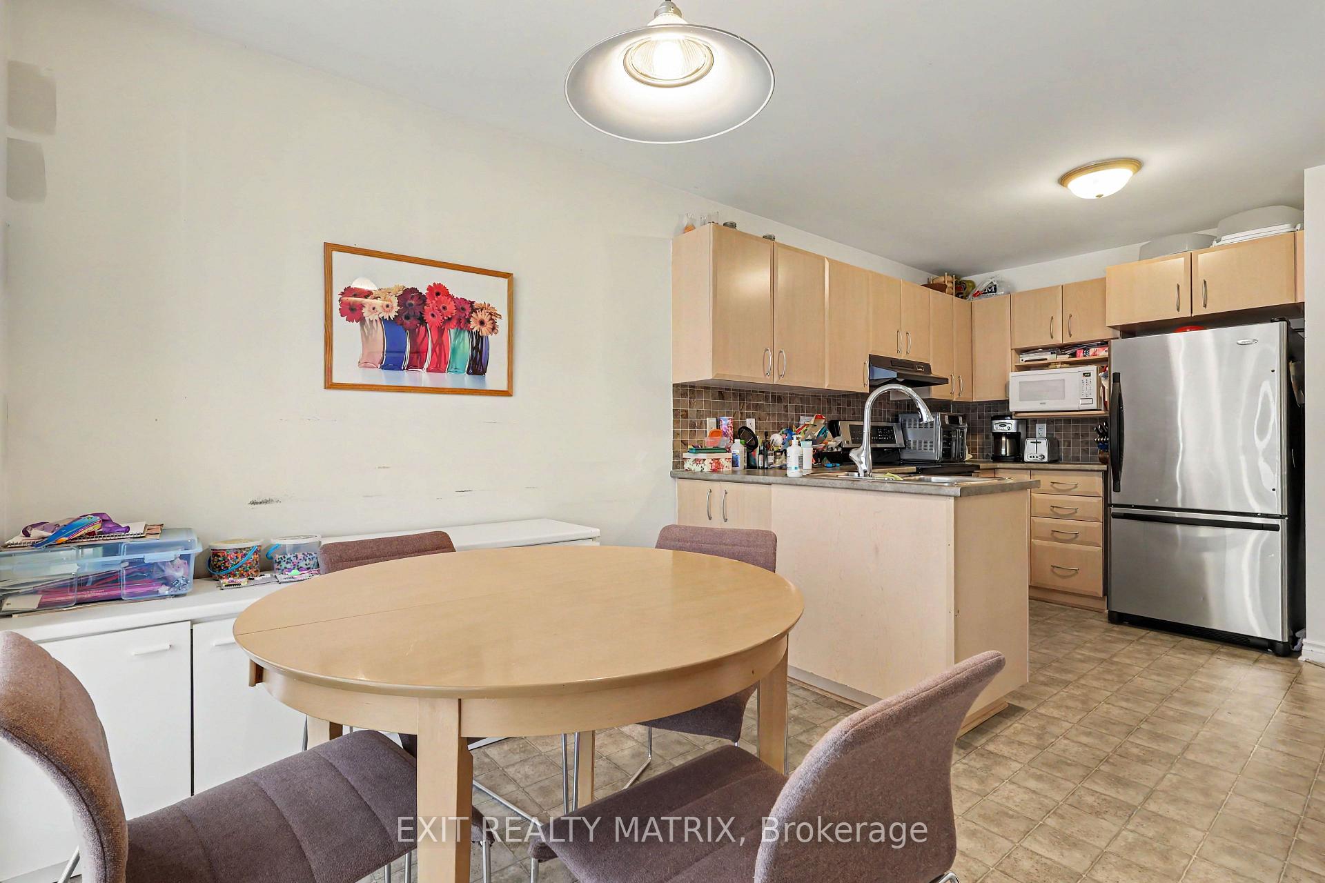 Photo 3 of 416 Goldenbrook Way, Ottawa, Avalon East — HOMEH