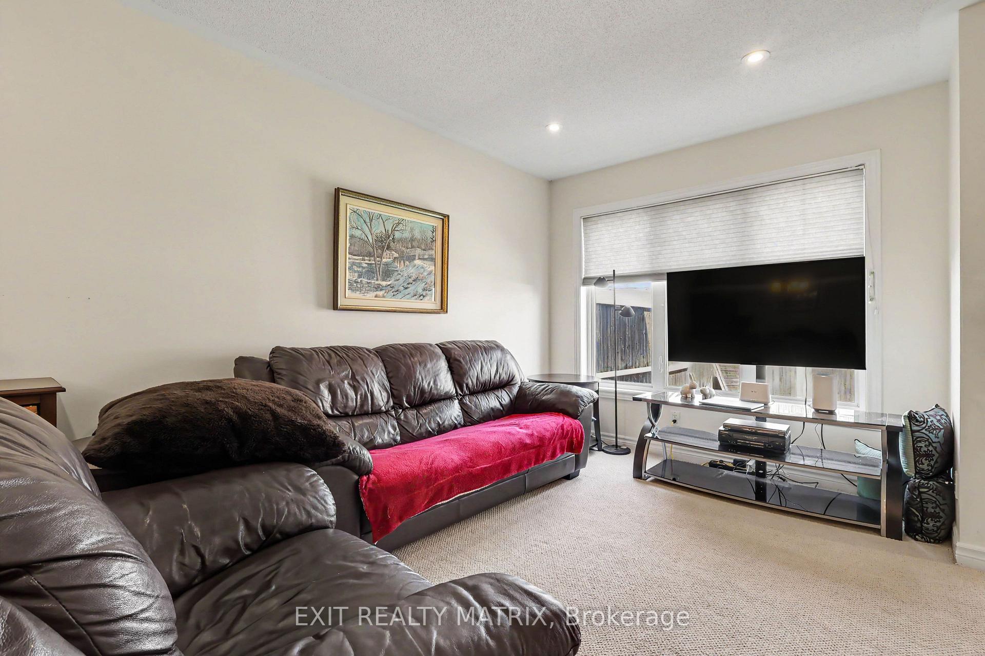Photo 5 of 416 Goldenbrook Way, Ottawa, Avalon East — HOMEH