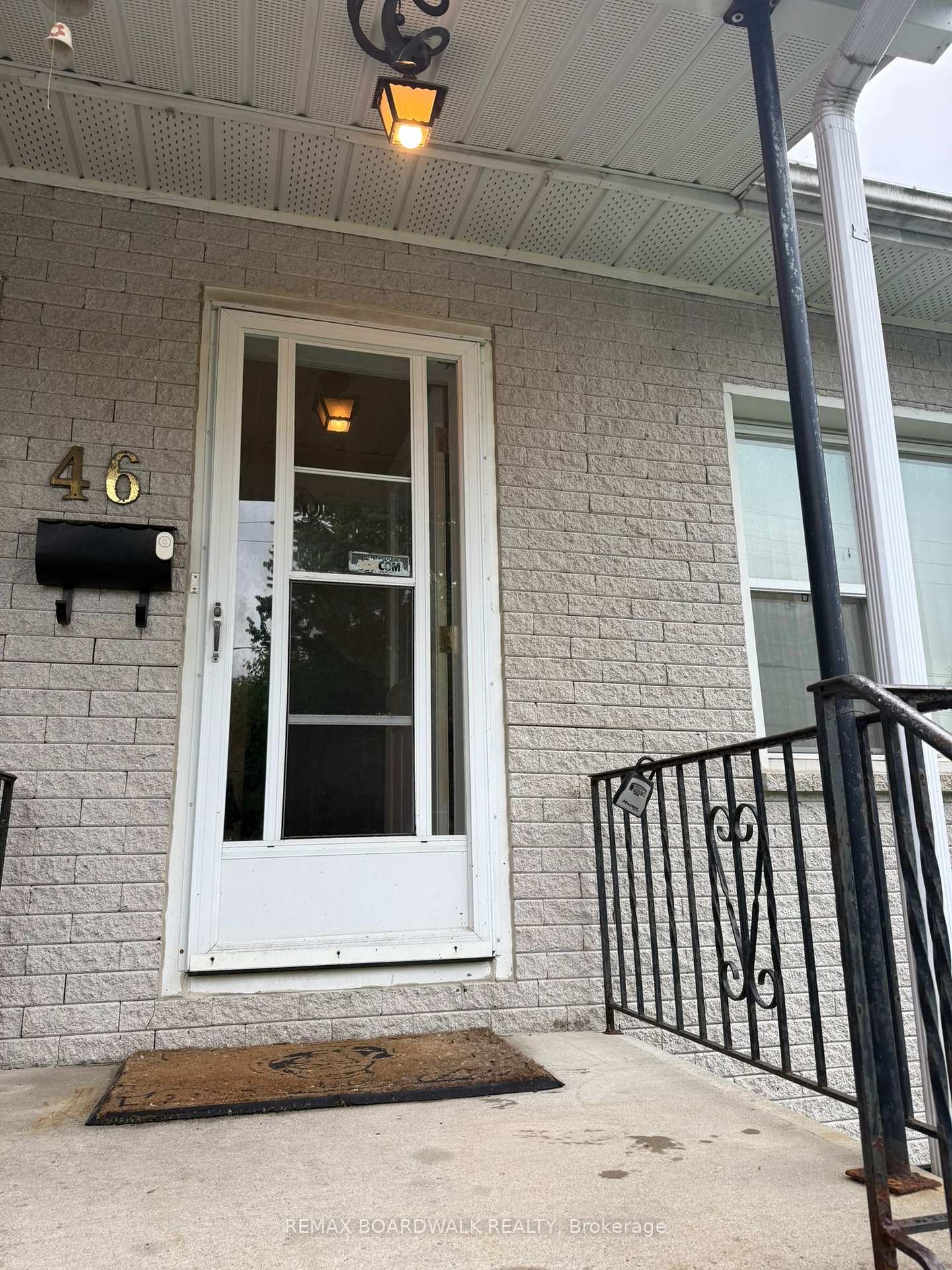 Photo 4 of 46 Jolliet Avenue, Ottawa, Vanier — HOMEH