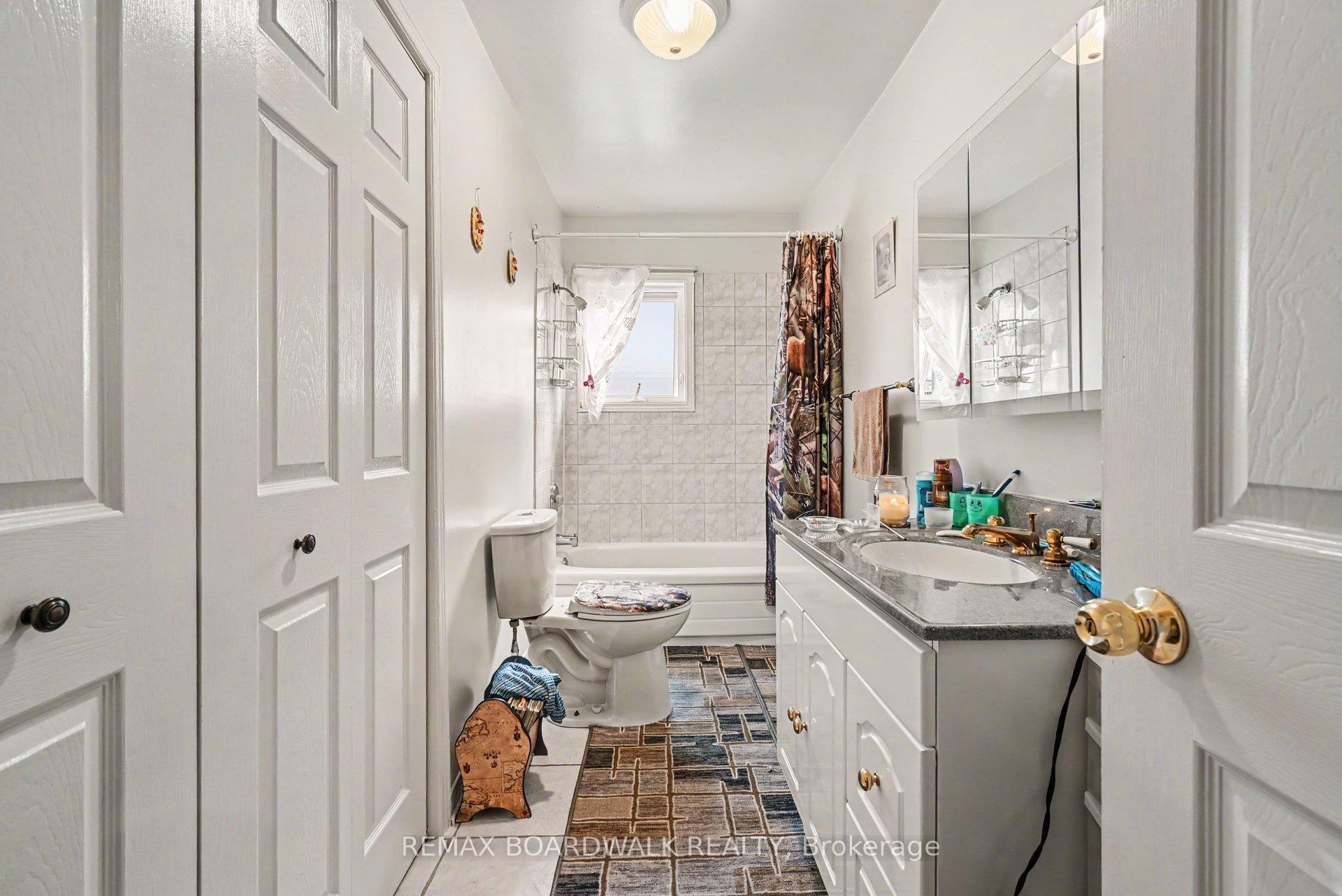 Photo 6 of 46 Jolliet Avenue, Ottawa, Vanier — HOMEH