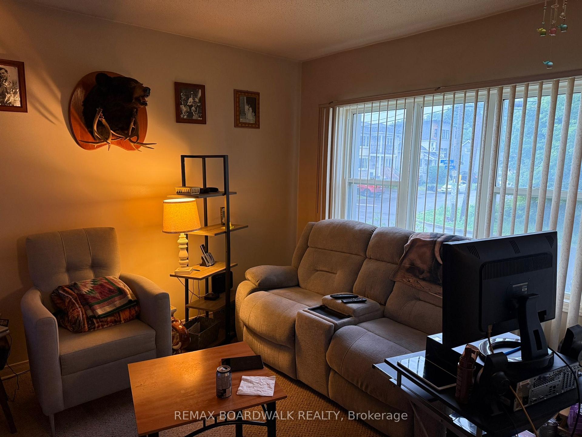 Photo 13 of 46 Jolliet Avenue, Ottawa, Vanier — HOMEH