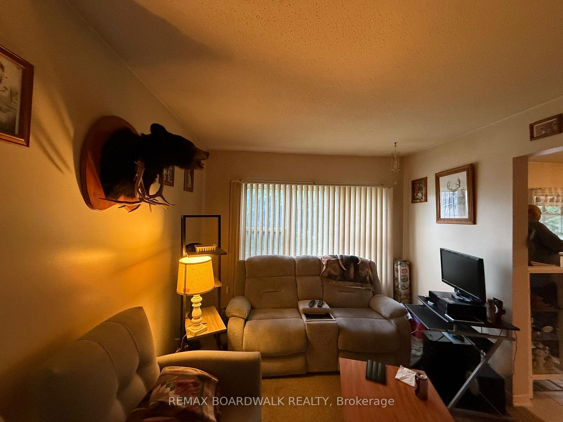 Photo 16 of 46 Jolliet Avenue, Ottawa, Vanier — HOMEH