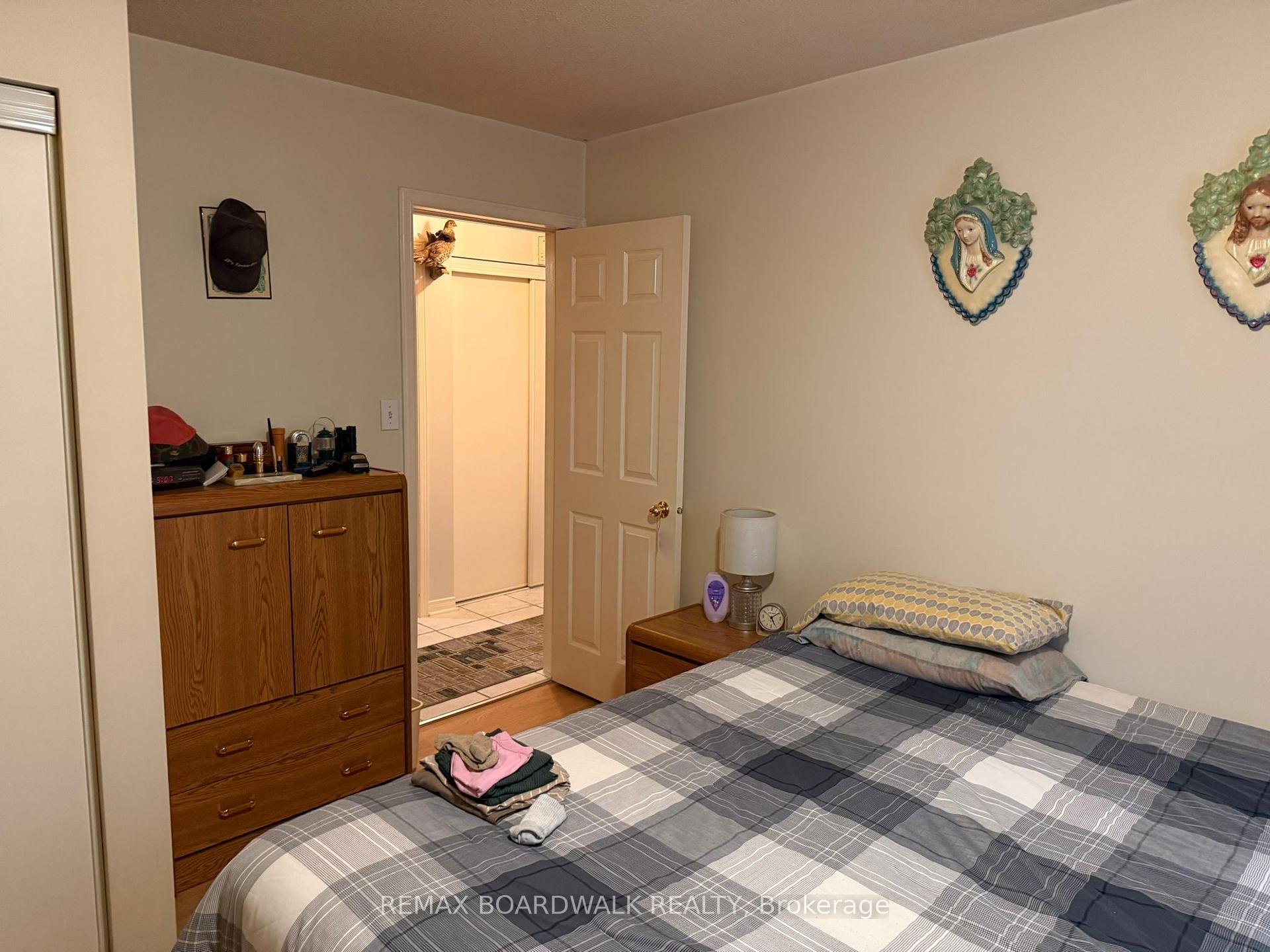Photo 18 of 46 Jolliet Avenue, Ottawa, Vanier — HOMEH