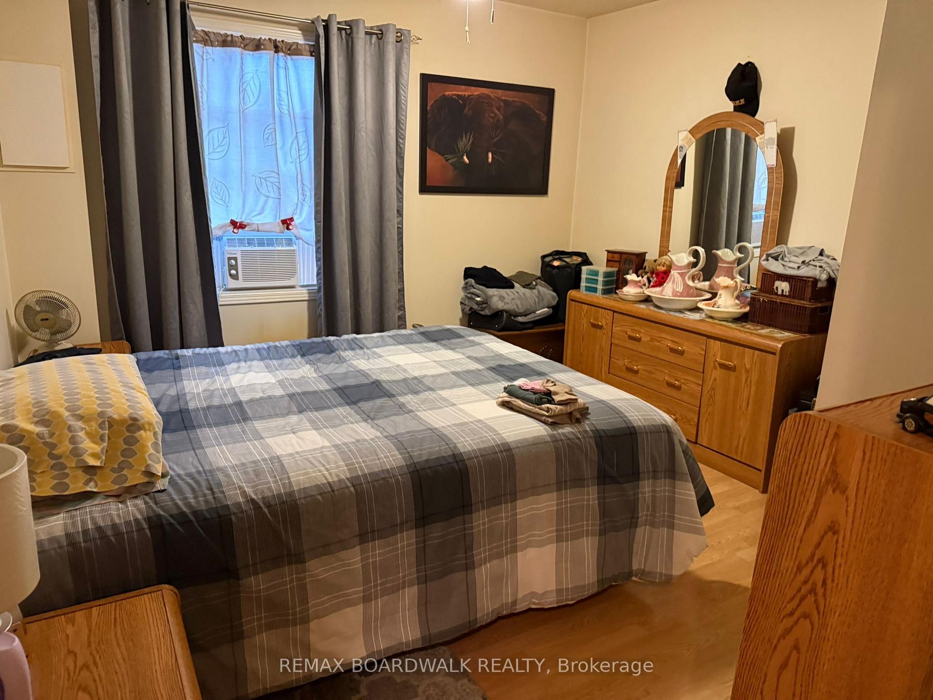 Photo 19 of 46 Jolliet Avenue, Ottawa, Vanier — HOMEH