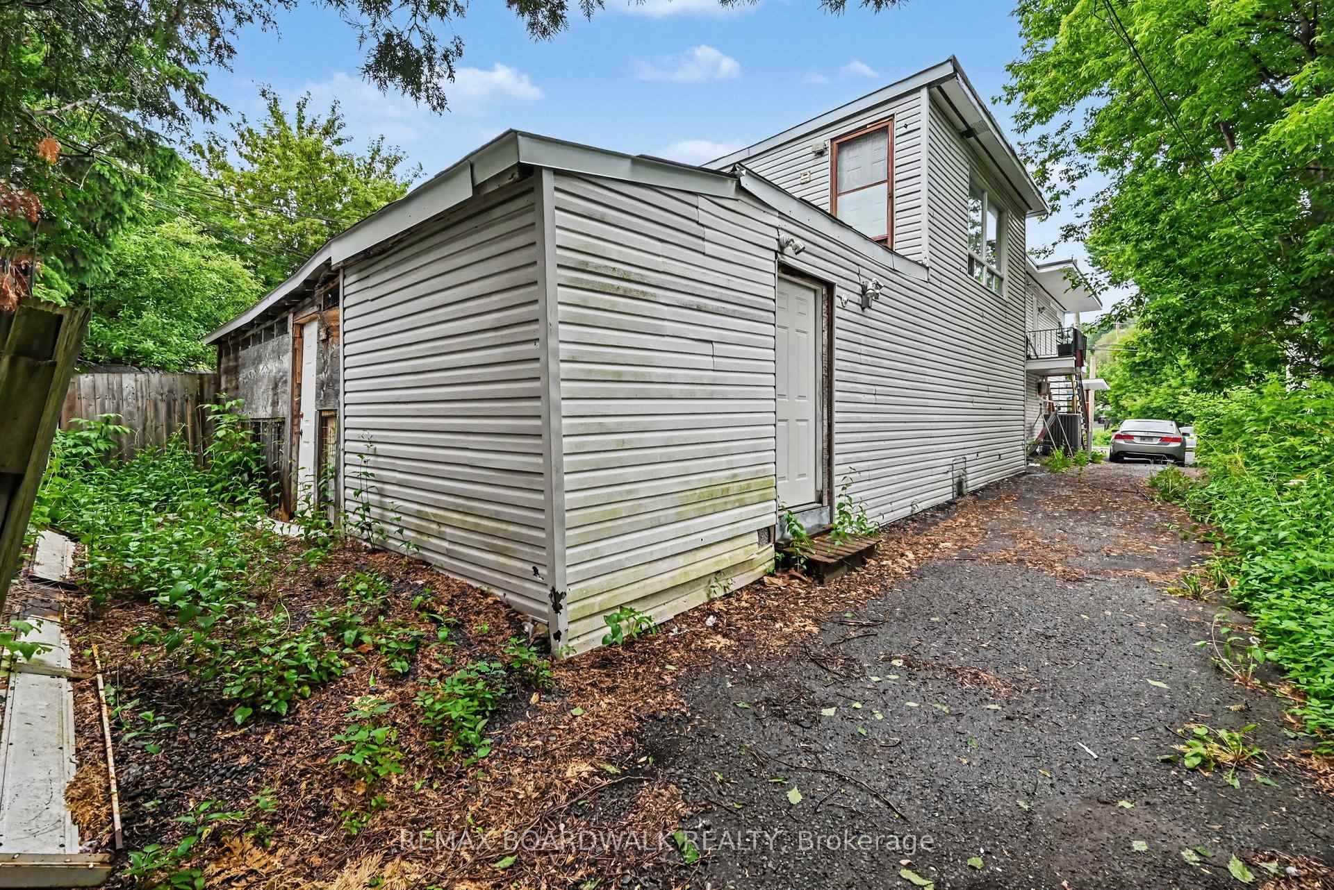 Photo 24 of 46 Jolliet Avenue, Ottawa, Vanier — HOMEH