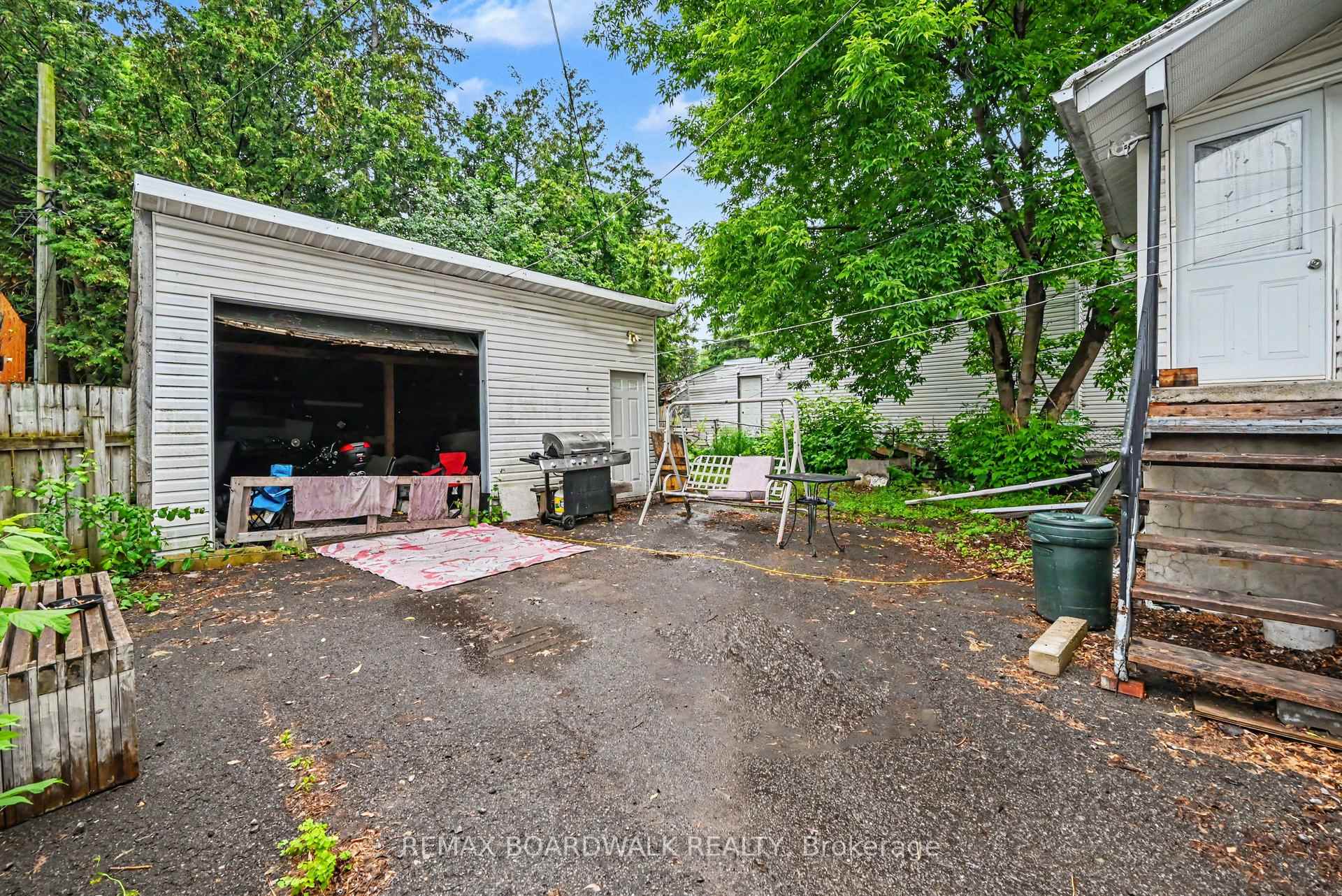 Photo 25 of 46 Jolliet Avenue, Ottawa, Vanier — HOMEH