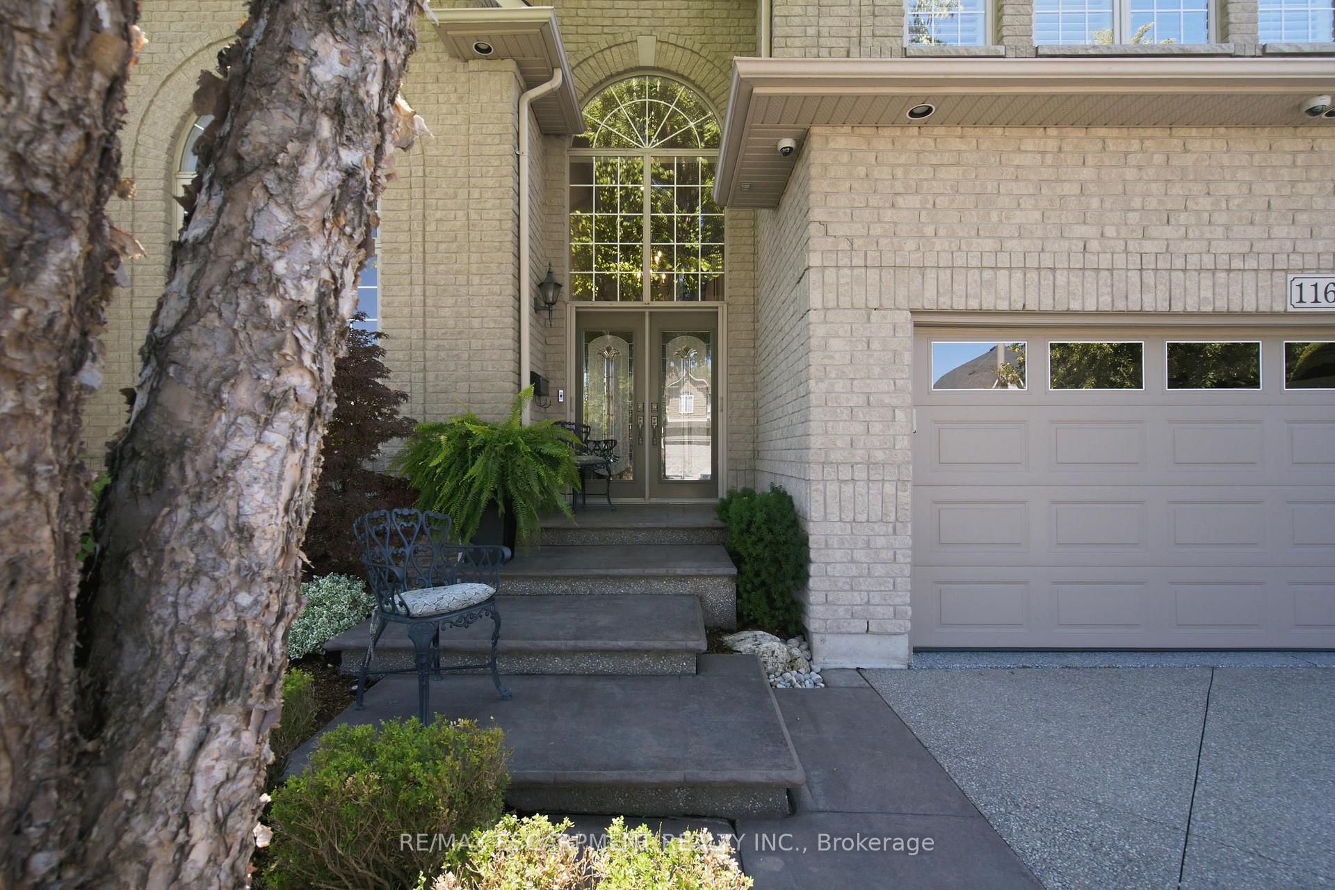 Photo 3 of 116 Joshua Avenue, Hamilton, Meadowlands — HOMEH