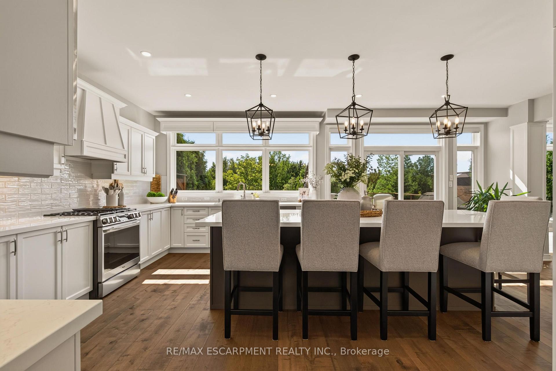 Photo 10 of 116 Joshua Avenue, Hamilton, Meadowlands — HOMEH