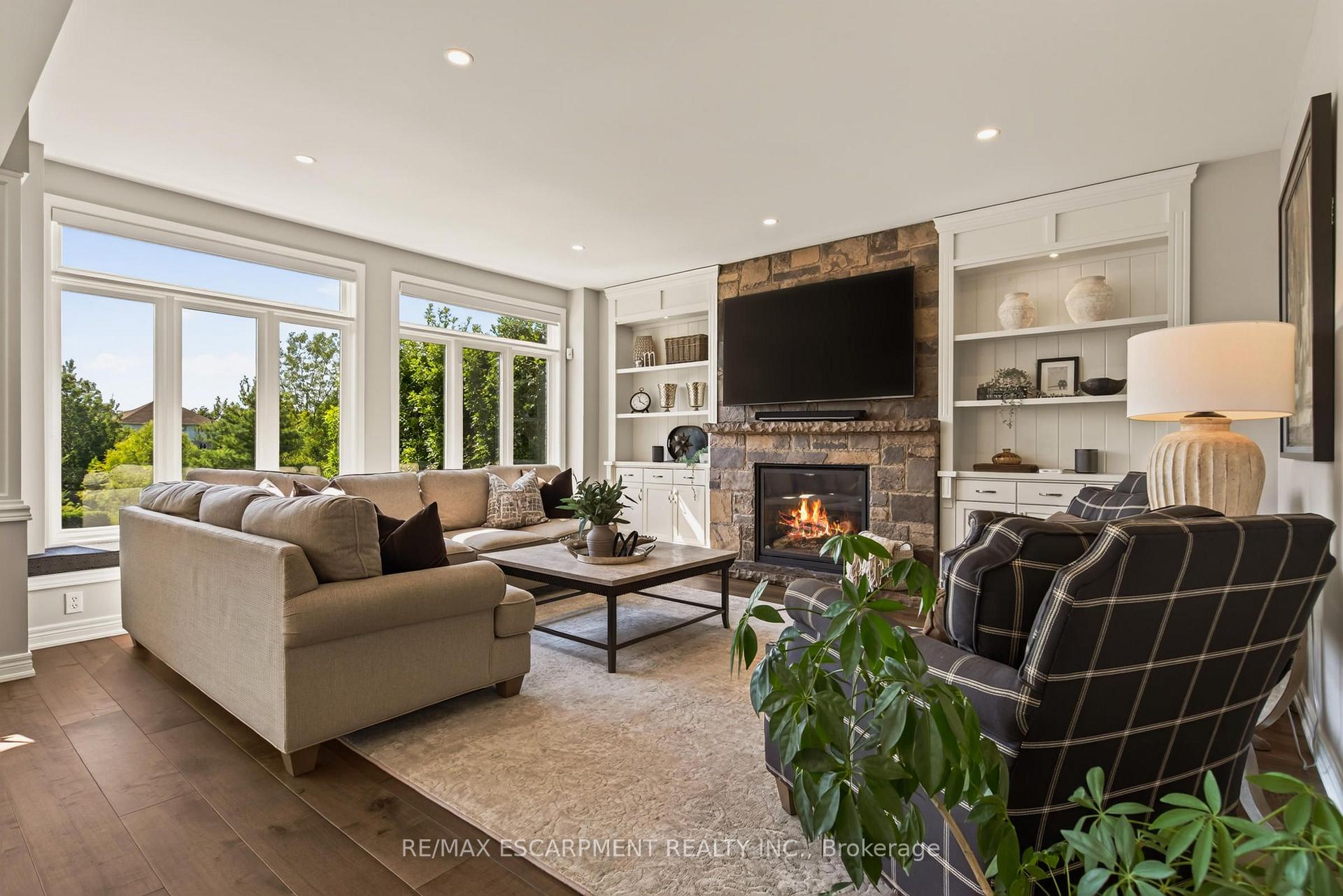 Photo 14 of 116 Joshua Avenue, Hamilton, Meadowlands — HOMEH