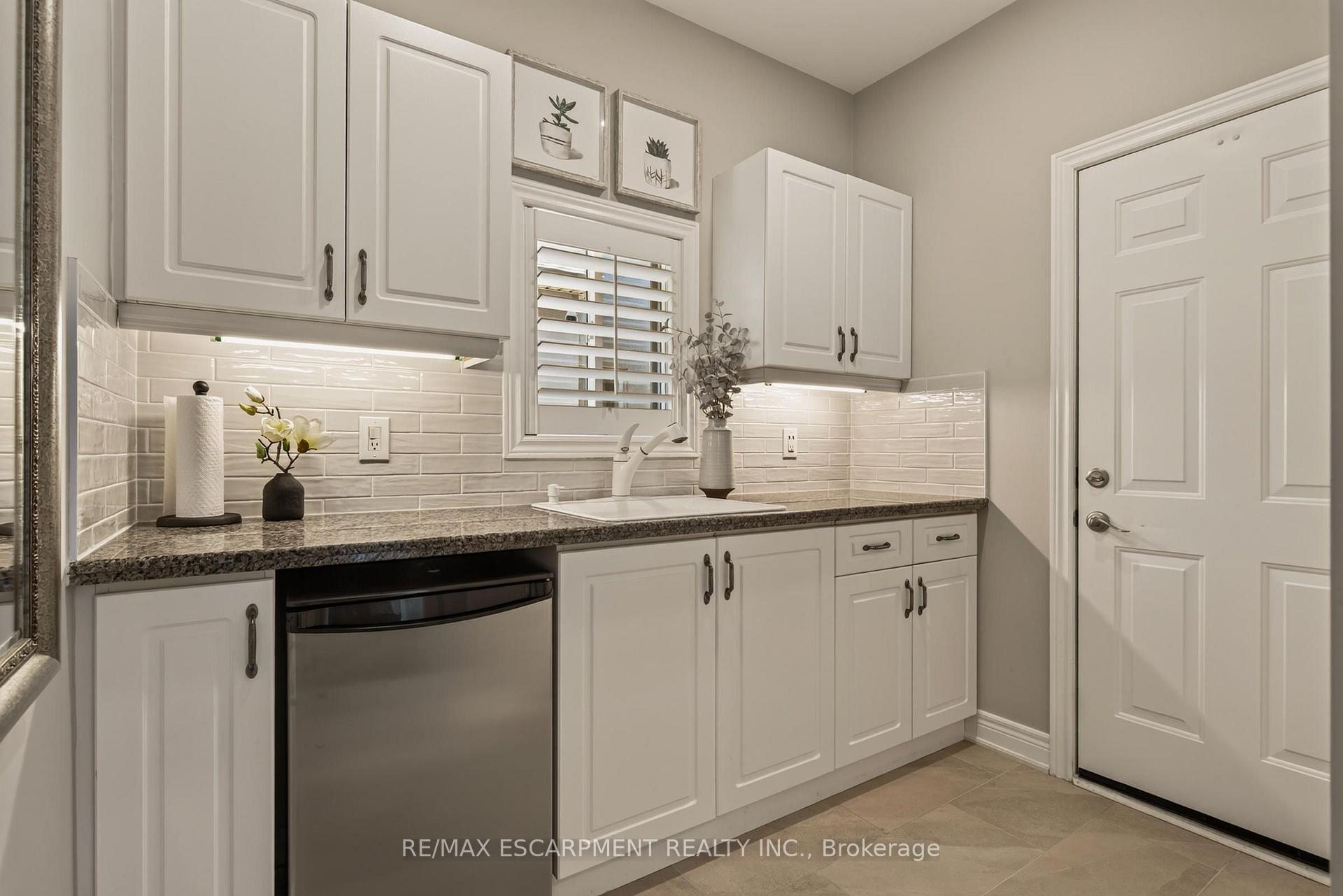 Photo 17 of 116 Joshua Avenue, Hamilton, Meadowlands — HOMEH