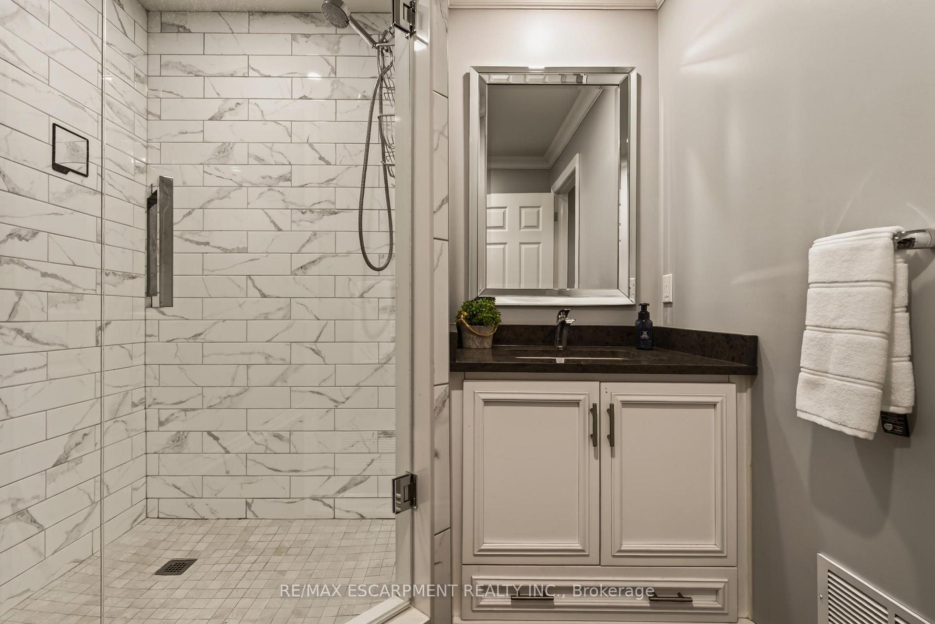 Photo 32 of 116 Joshua Avenue, Hamilton, Meadowlands — HOMEH