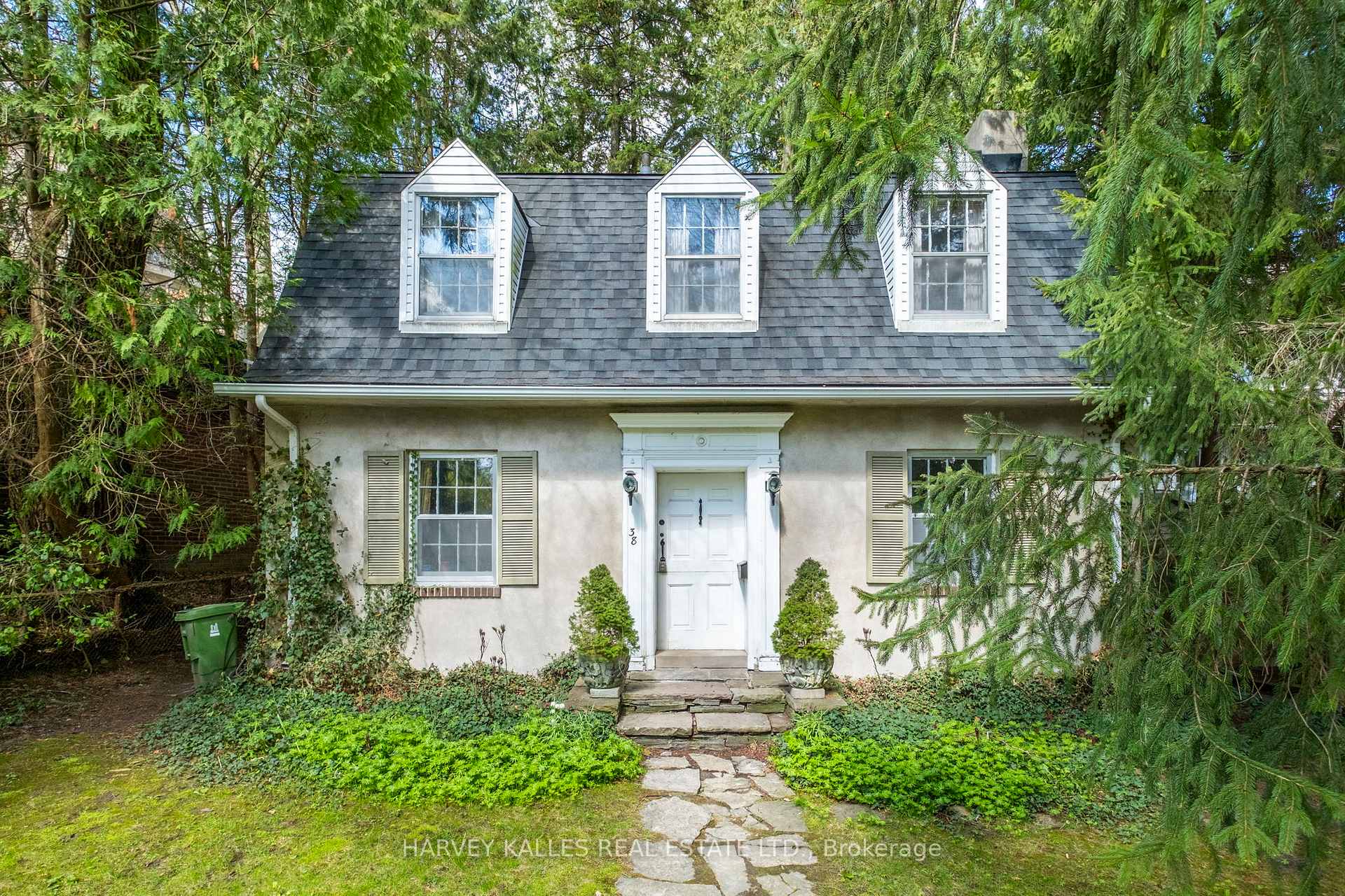 Photo 4 of 38 Donwoods Drive, North York, Bridle Path-Sunnybrook-York Mills — HOMEH