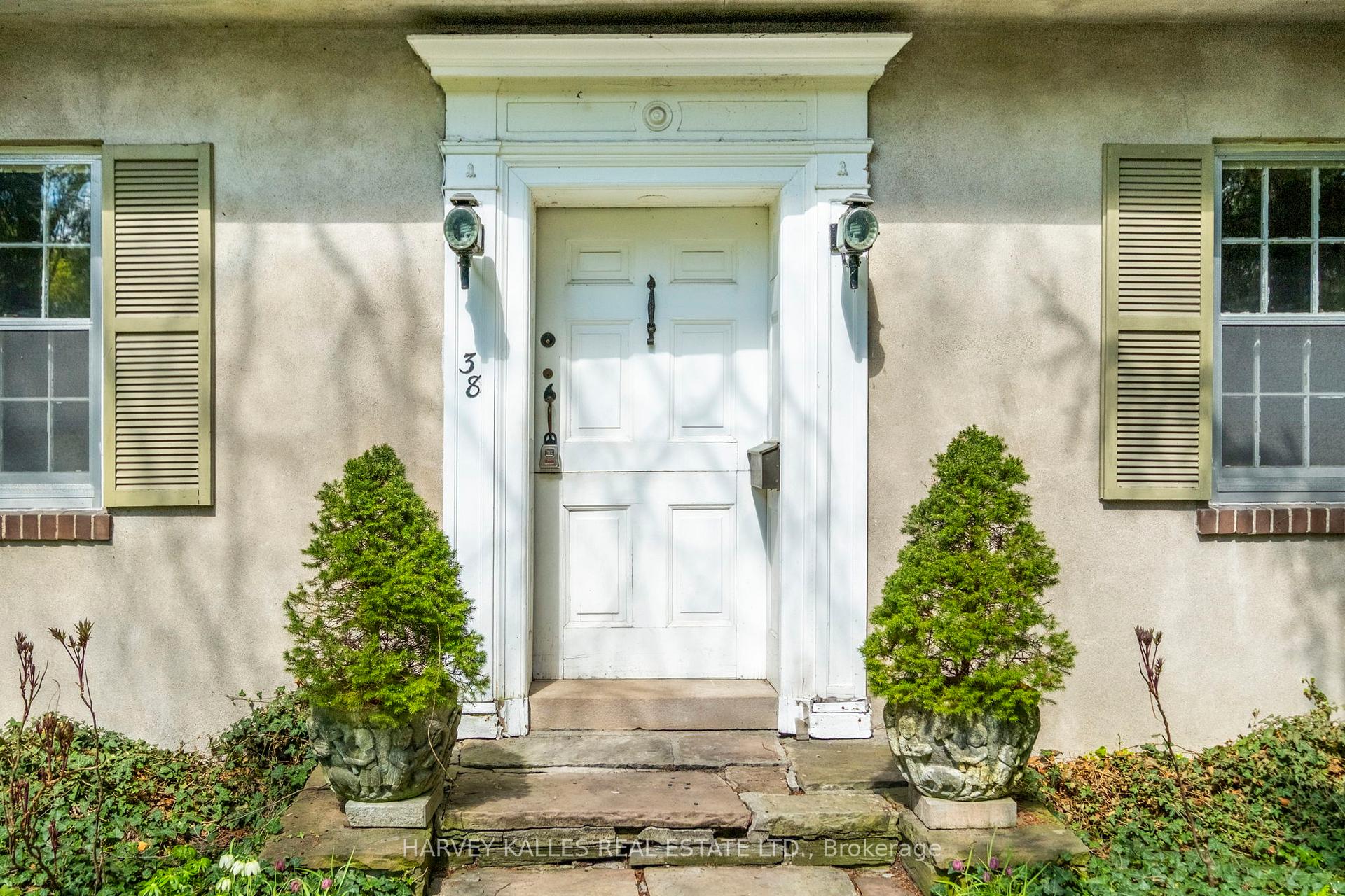 Photo 5 of 38 Donwoods Drive, North York, Bridle Path-Sunnybrook-York Mills — HOMEH