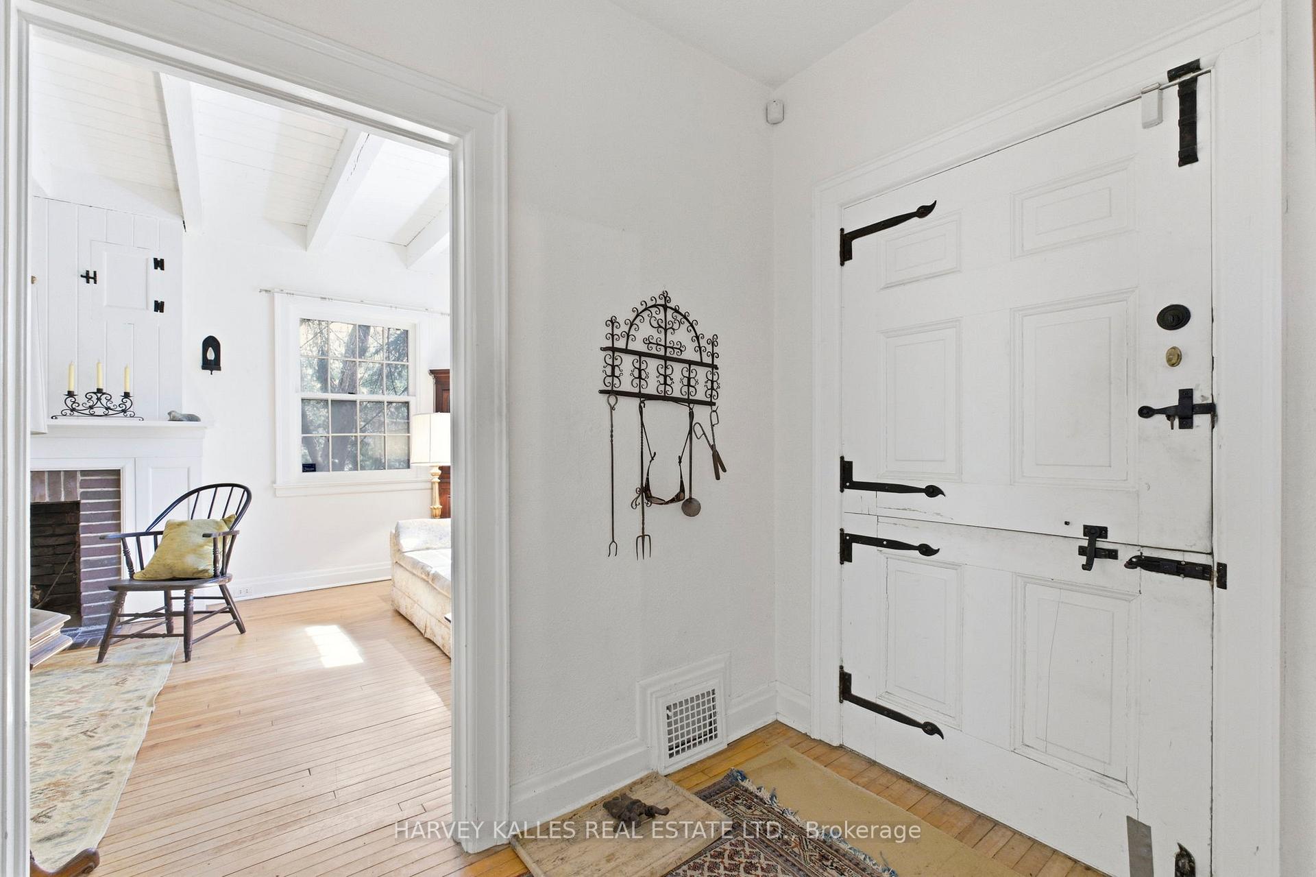 Photo 6 of 38 Donwoods Drive, North York, Bridle Path-Sunnybrook-York Mills — HOMEH