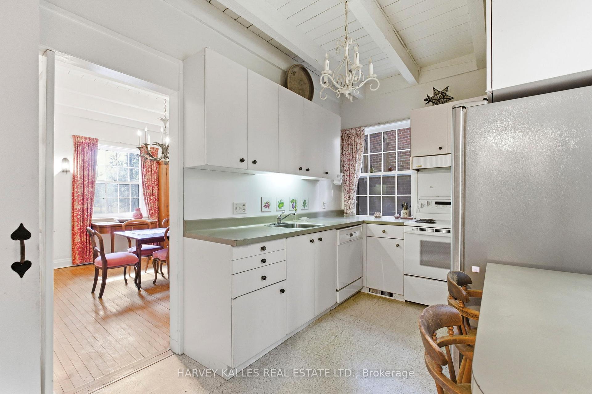 Photo 15 of 38 Donwoods Drive, North York, Bridle Path-Sunnybrook-York Mills — HOMEH
