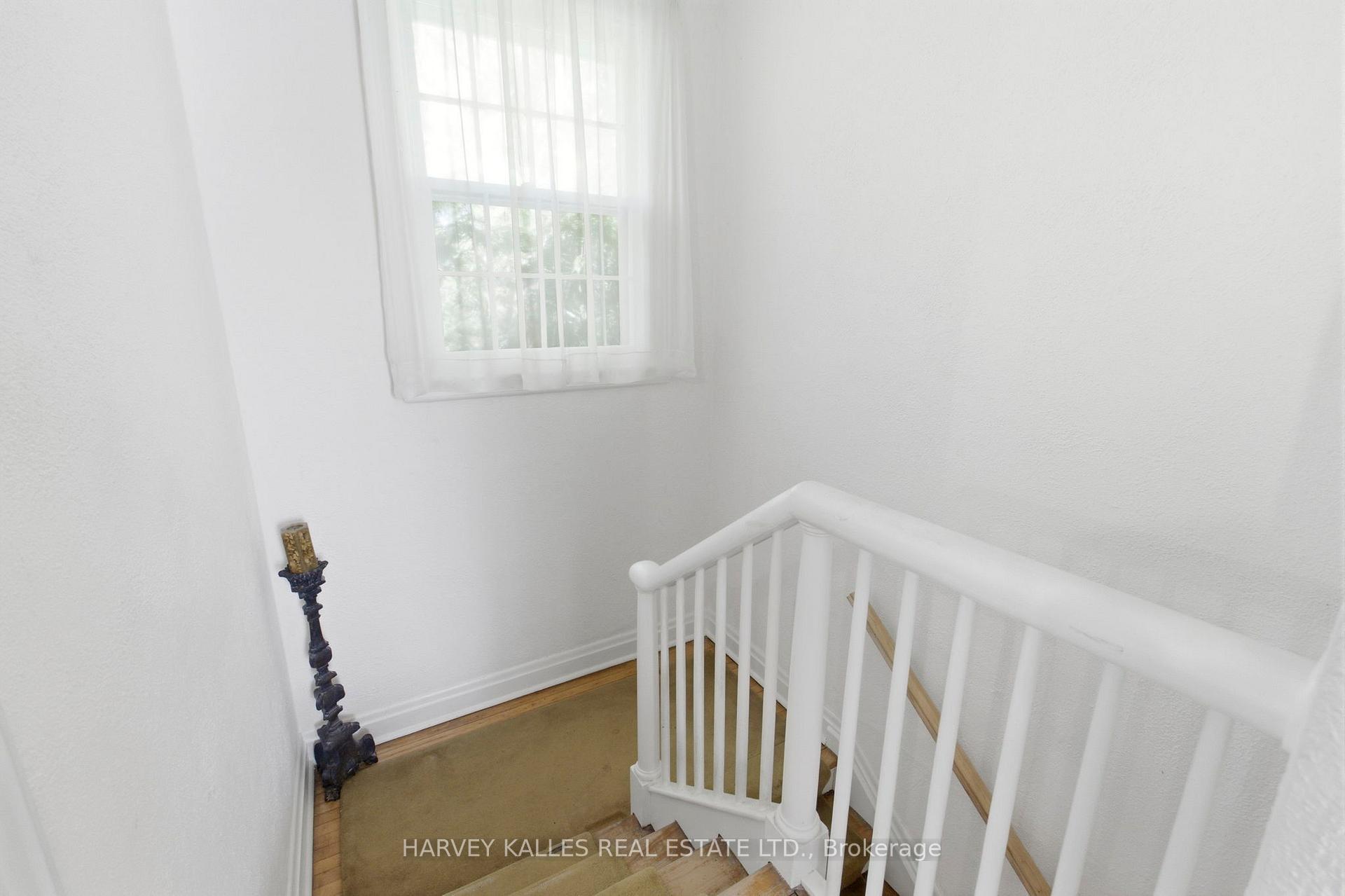 Photo 18 of 38 Donwoods Drive, North York, Bridle Path-Sunnybrook-York Mills — HOMEH