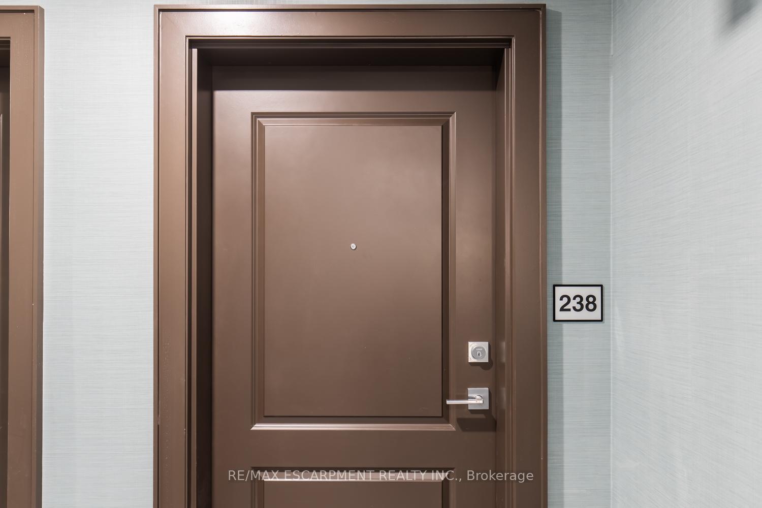 Photo 2 of Unit 238, 10 Mallard Trail, Hamilton, Waterdown — HOMEH