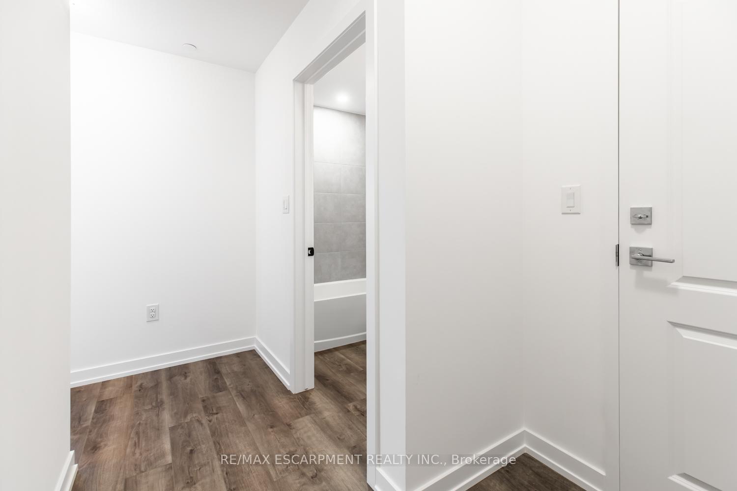 Photo 3 of Unit 238, 10 Mallard Trail, Hamilton, Waterdown — HOMEH