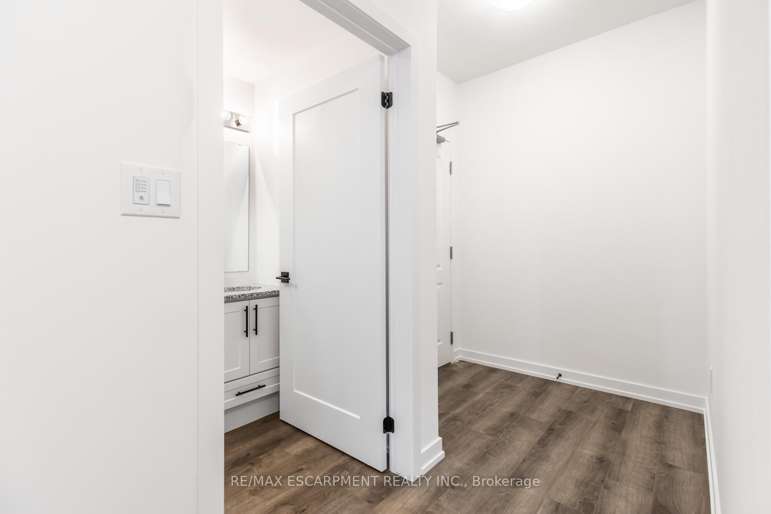 Photo 4 of Unit 238, 10 Mallard Trail, Hamilton, Waterdown — HOMEH