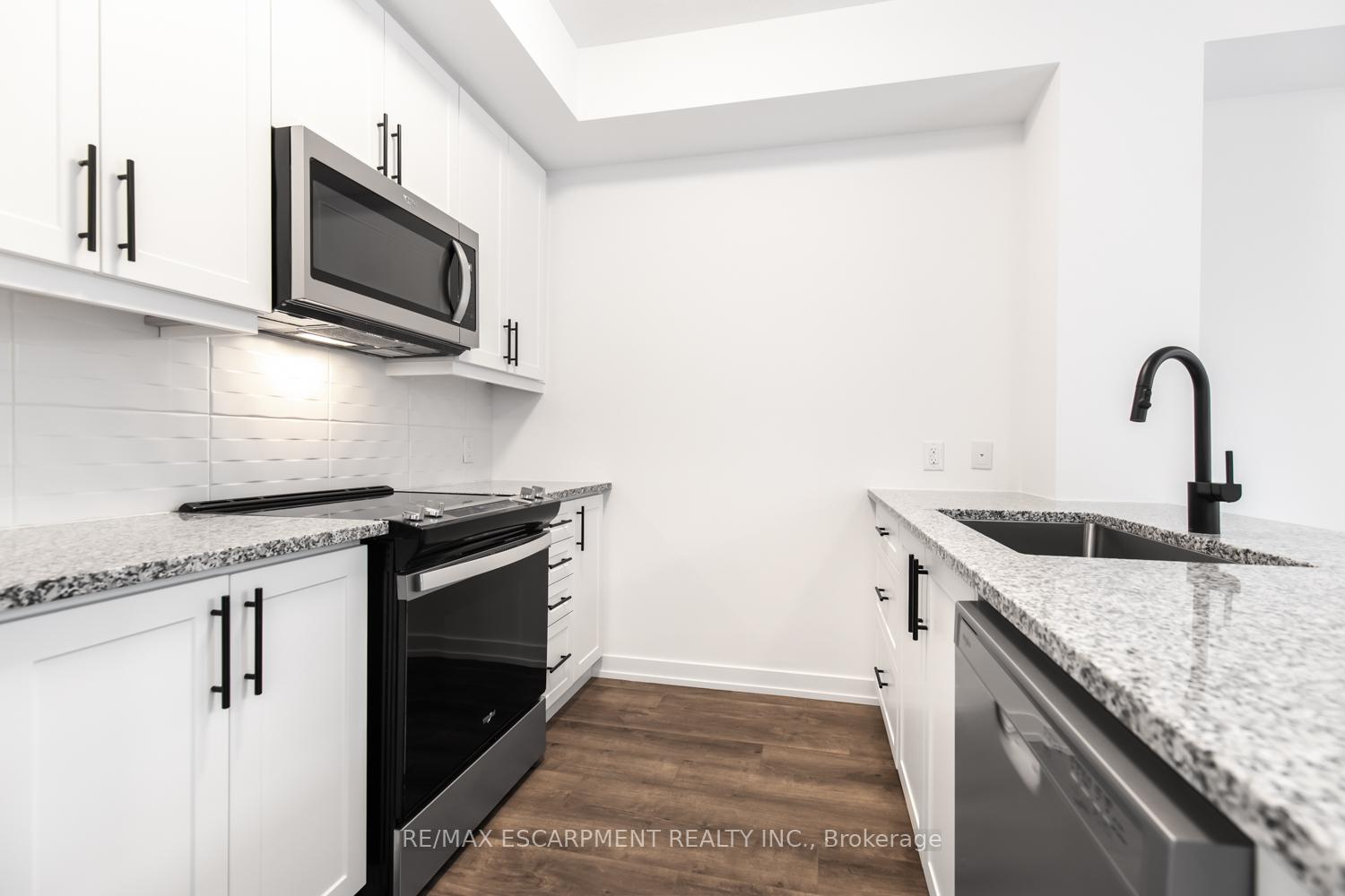 Photo 11 of Unit 238, 10 Mallard Trail, Hamilton, Waterdown — HOMEH
