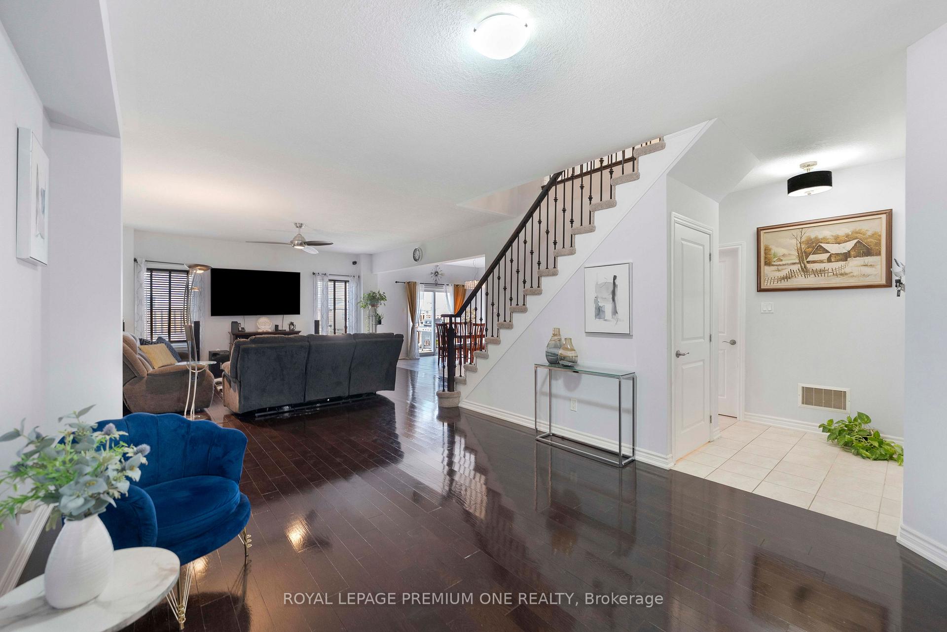 Photo 5 of 20 Warman Street, New Tecumseth, Alliston — HOMEH