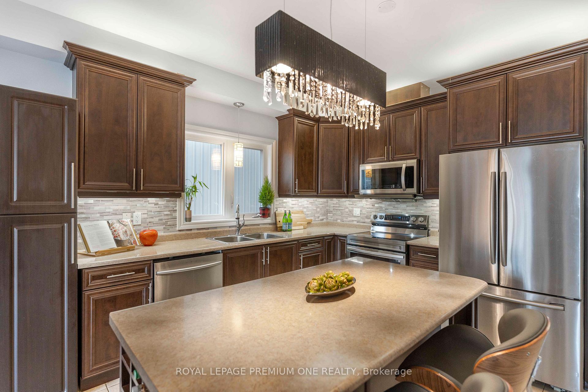 Photo 10 of 20 Warman Street, New Tecumseth, Alliston — HOMEH