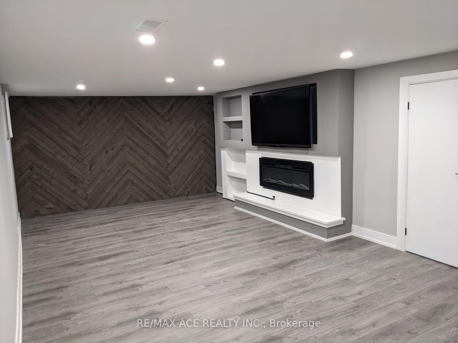 Photo 3 of Unit Bsmt, 18 Mackinac Crescent, Scarborough, Bendale — HOMEH