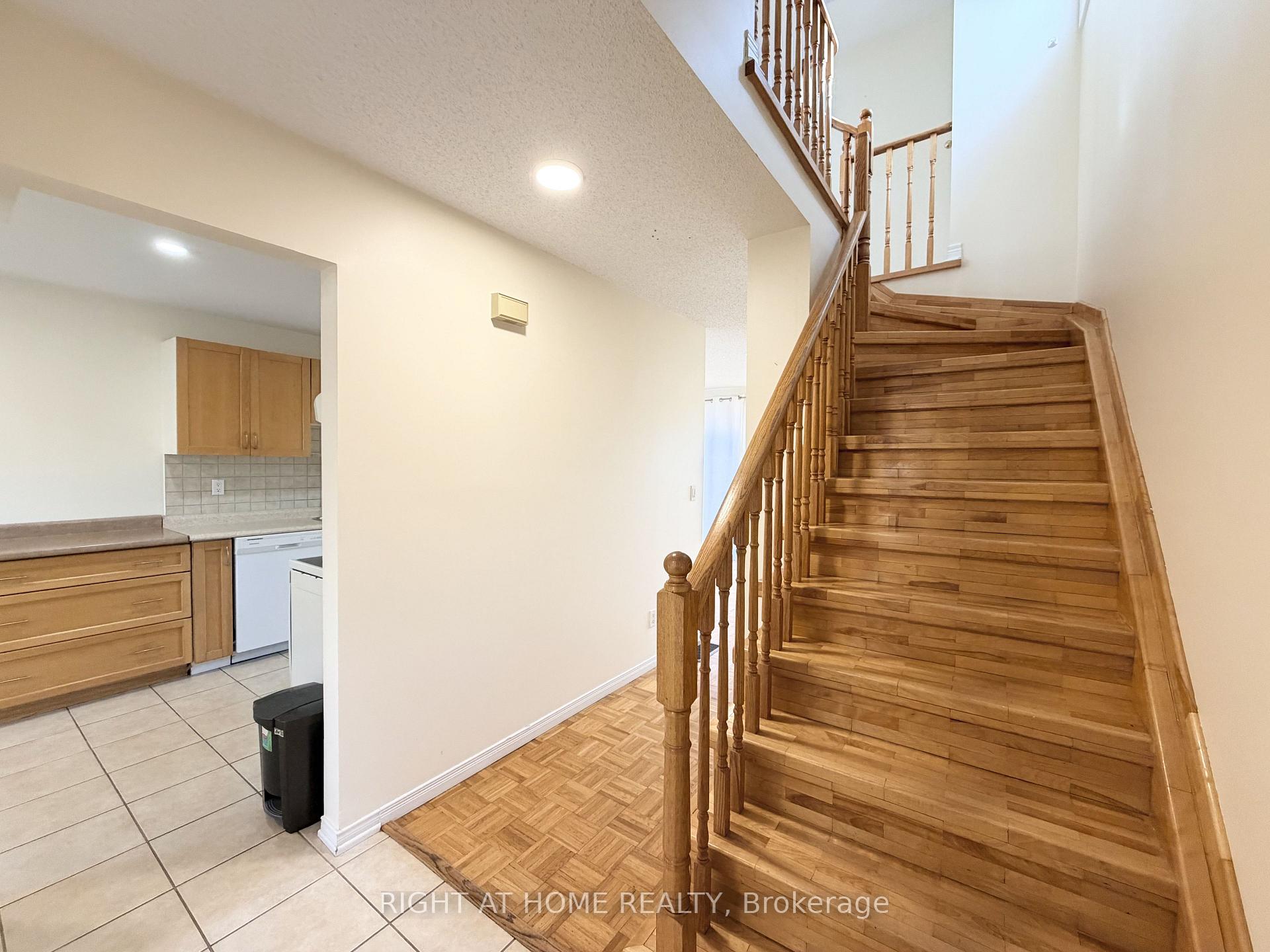 Photo 2 of 1502 O'Hara Court, Oshawa, McLaughlin — HOMEH