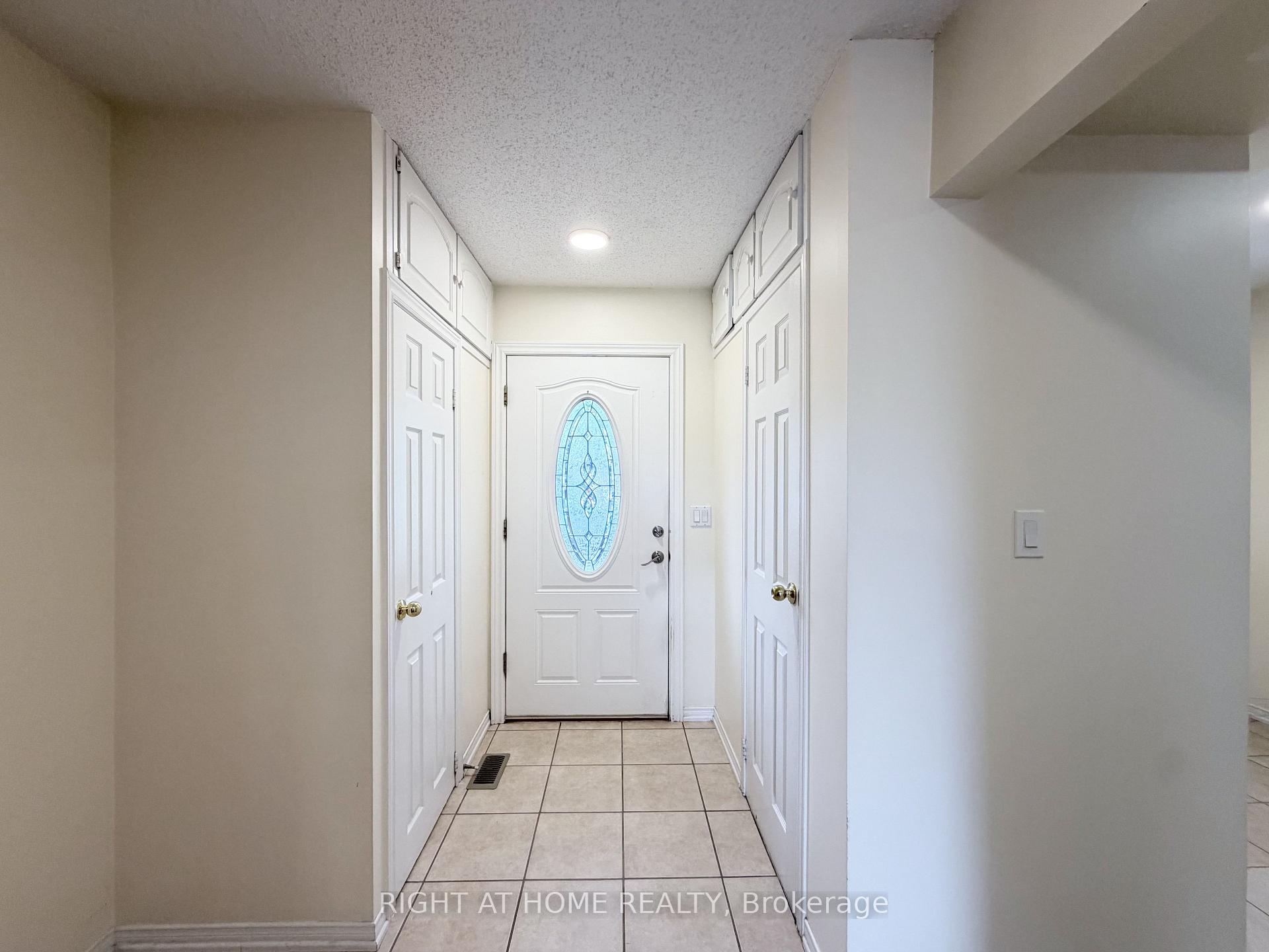 Photo 3 of 1502 O'Hara Court, Oshawa, McLaughlin — HOMEH